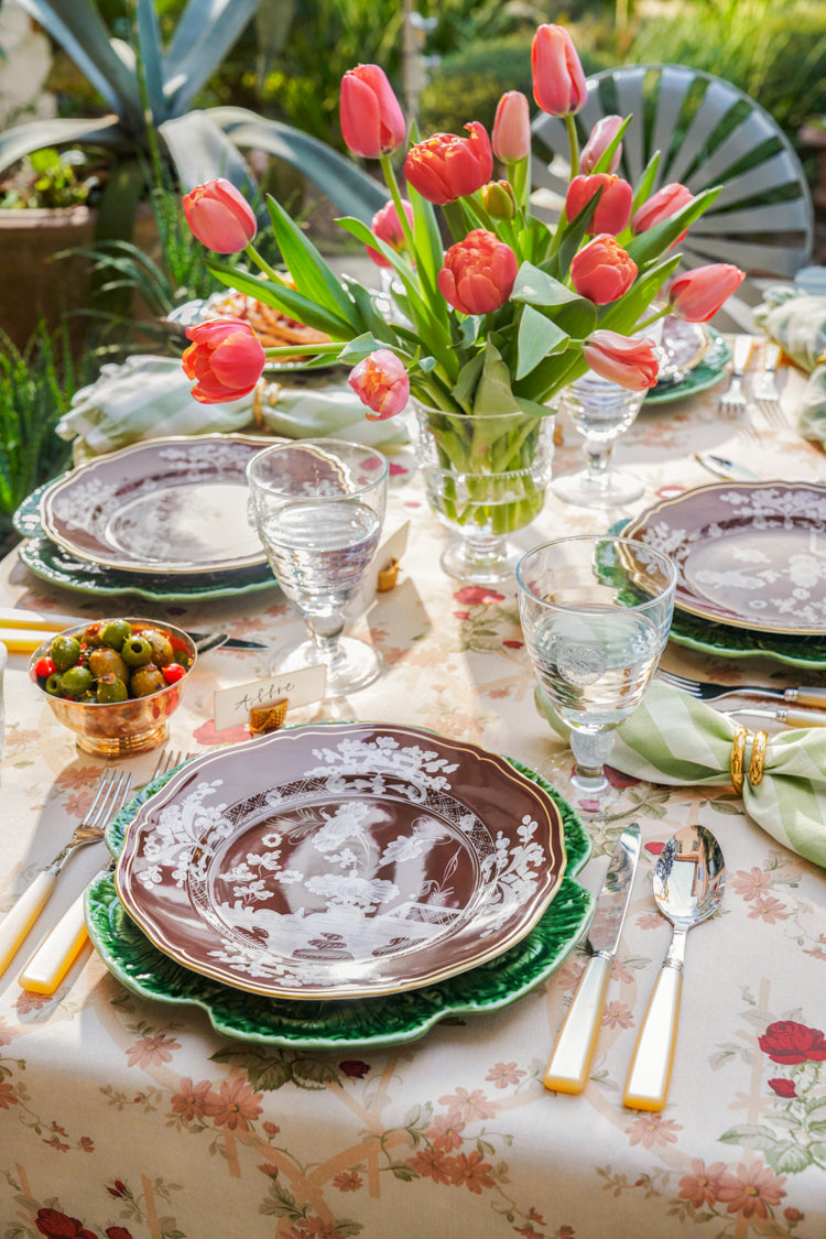 Berry and Thread Wine Glass complements a classic table setting with an effortless, high-end style, featuring pink tulips and a handwritten place card for fun, elegant dining.