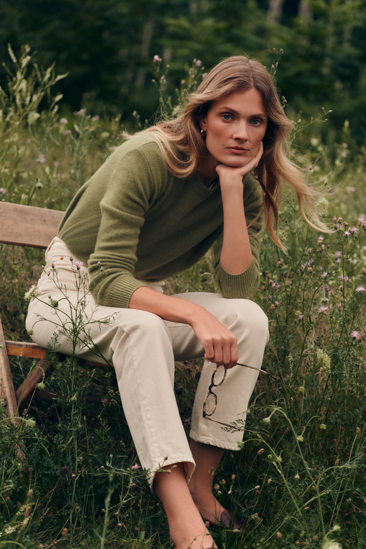 Peridot Cashmere Boyfriend Bodie Crewneck