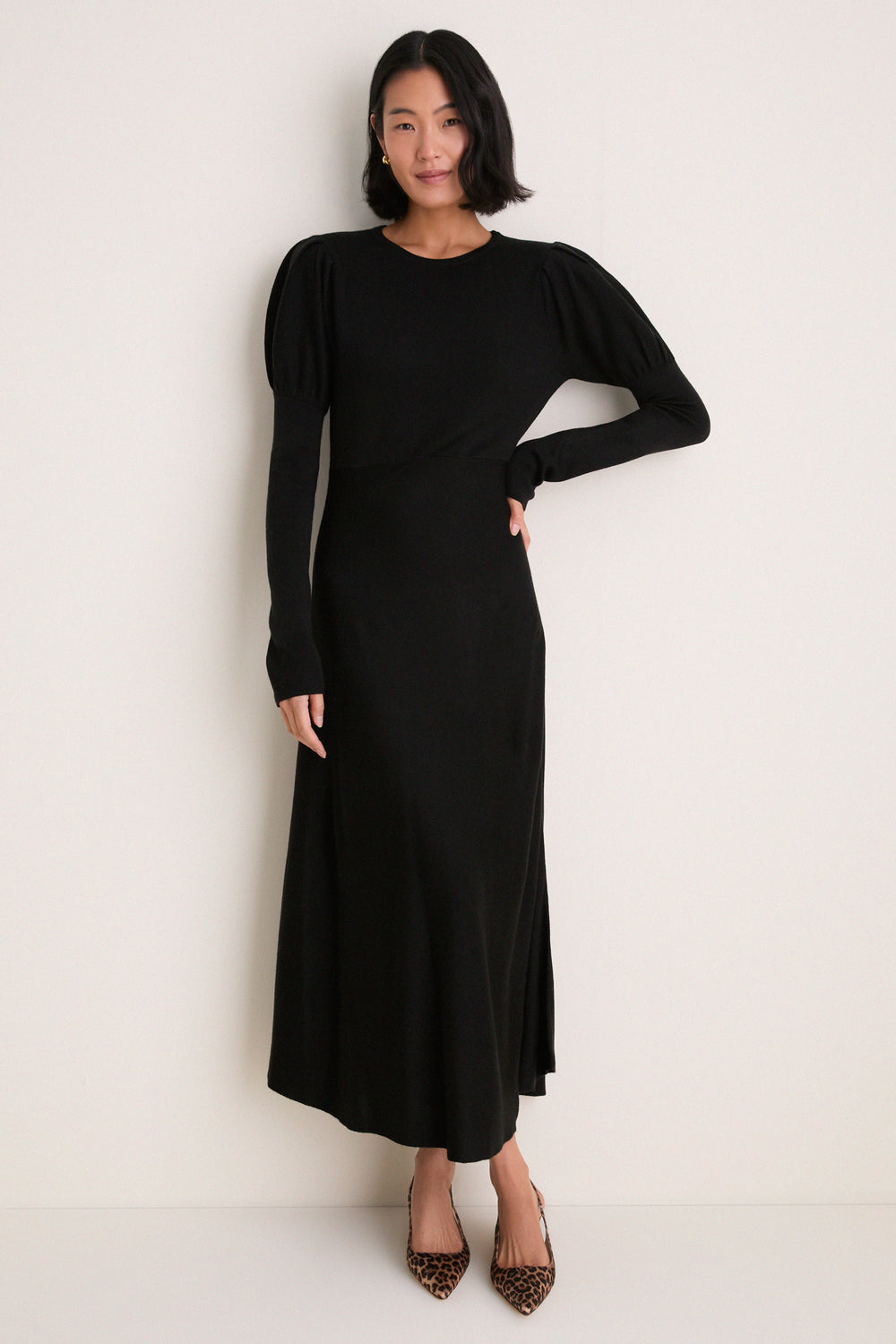 black long sleeve sweater dress Brielle Elegance in Every Stroke: Pair with your favorite sin_stock Sizev:M