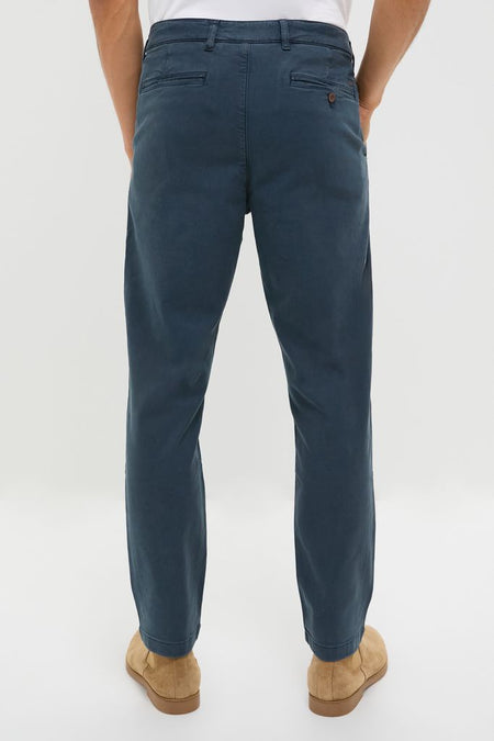 Classic and effortless, the Blue Nights Coastline Chino offers high-end style with medium-weight stretch fabric, perfect for everyday adventures.