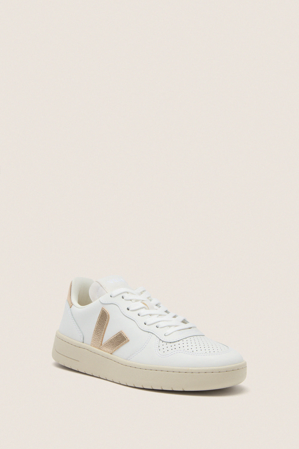 Extra White Platine V-10 Sneakers: Classic white leather sneakers with a metallic gold V logo, chunky sole, and padded collar for effortless, high-end style and comfort.