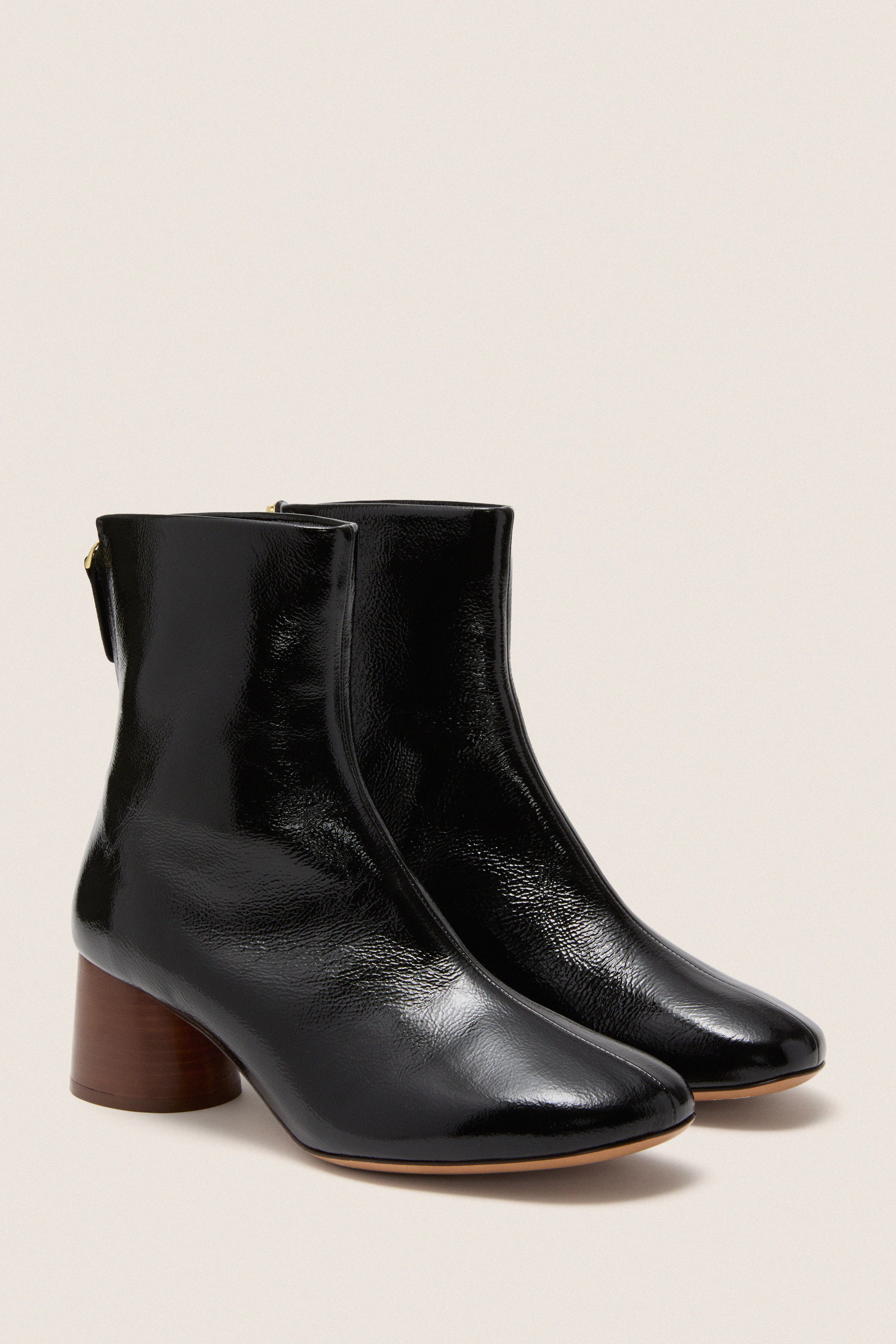 Black Glove Boot