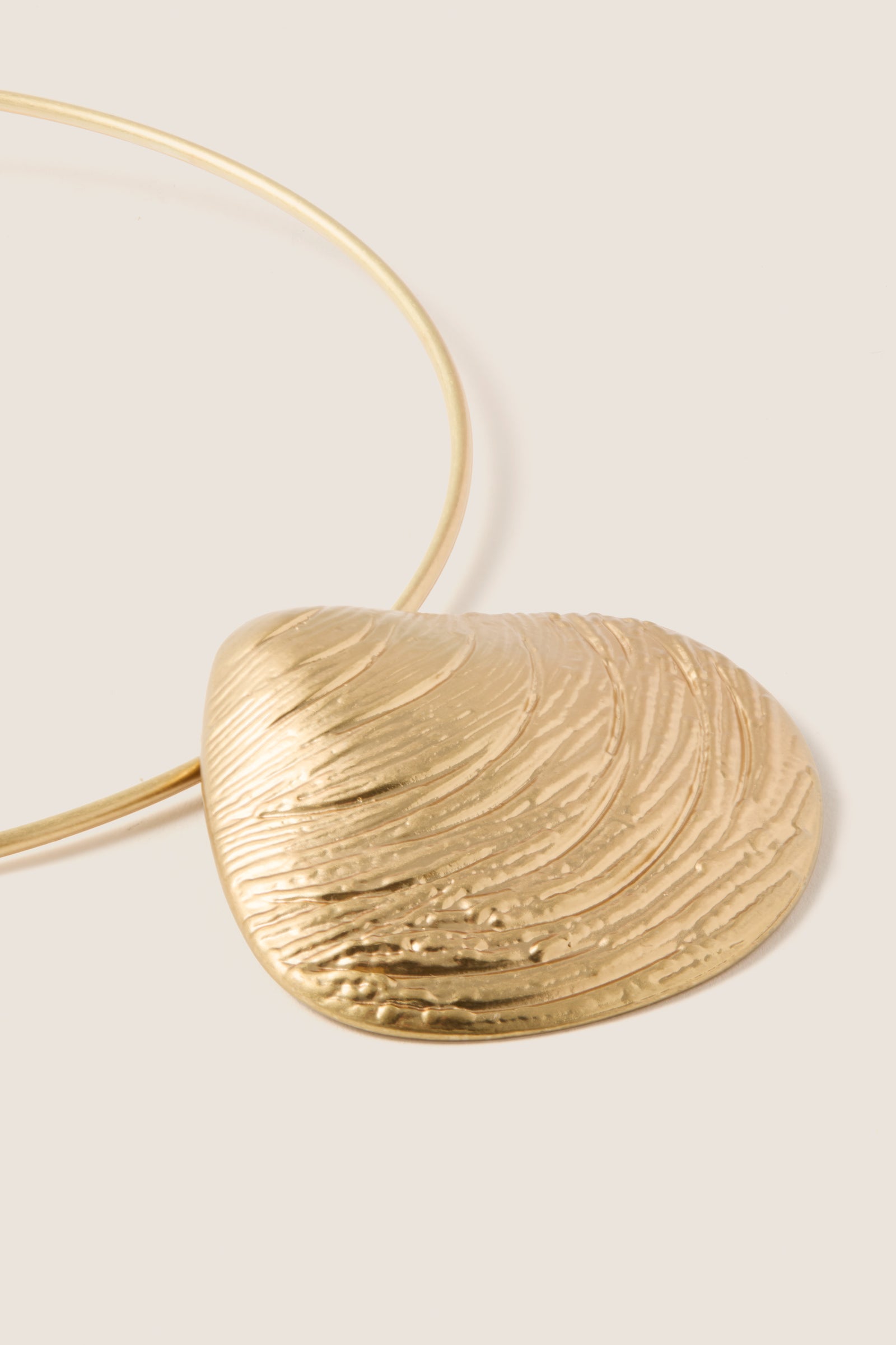 Gold Clam Shell Lillian Necklace