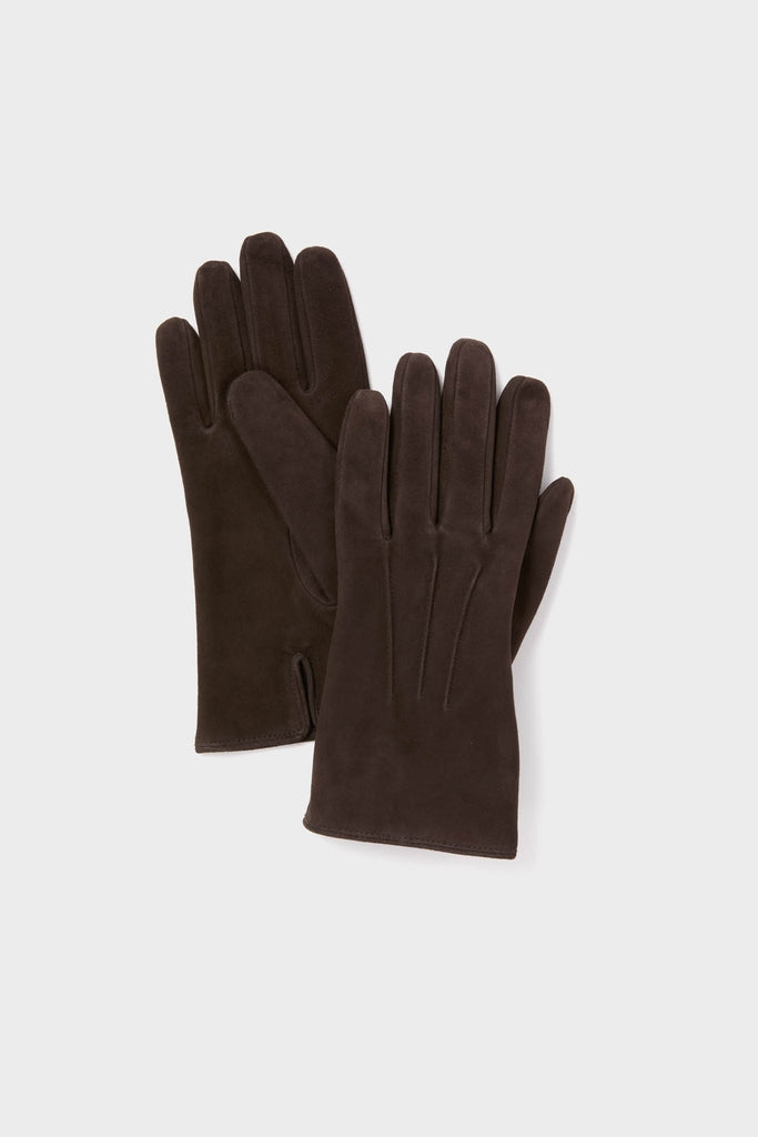 Demitasse Short Suede Gloves, featuring a classic design with three raised seams and wrist slits, offer an effortless, fun touch to your high-end wardrobe.