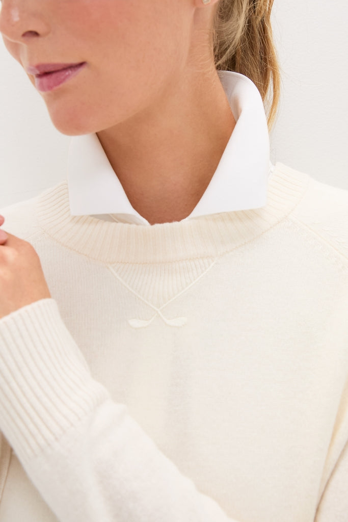Classic and effortless, the Buttercream Washable Cashmere Malcolm Crewneck showcases a high-end, fun design with its embroidered golf club motif and rib-knit trim.