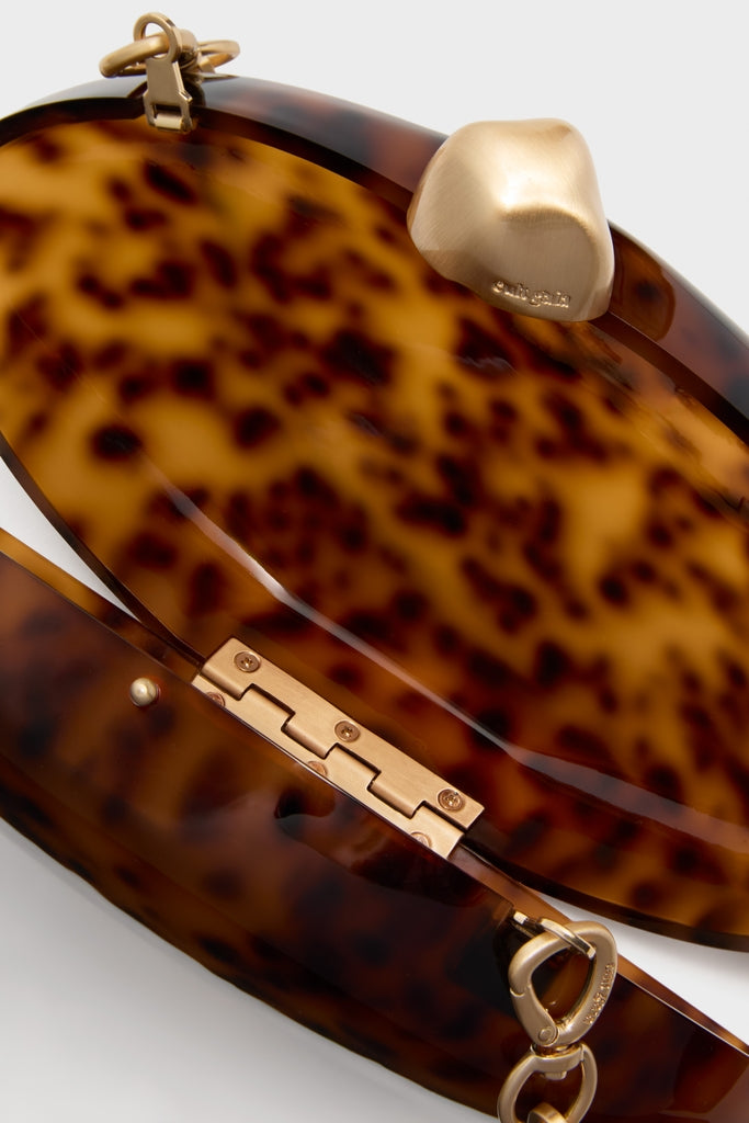 Caramel Tortoise Eviana Clutch: Classic, high-end acrylic design with gold hardware, featuring a fun, effortless detachable chain. Perfect for sophisticated, stylish events.