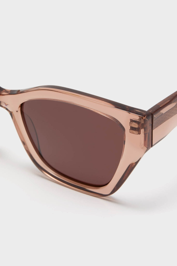 Cafe Ole Evie Polarized Sunglasses with a classic cat-eye design feature translucent rose-amber acetate frames and polarized lenses, offering an effortless, high-end touch to your sunny-day adventures.