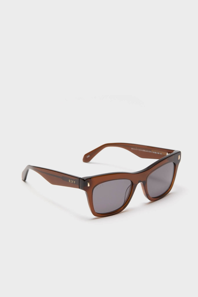 Whiskey Bradley Sunglasses feature classic, chunky, translucent tortoiseshell-inspired frames with gold accents, offering an effortless, high-end look with dark lenses for fun, confident style.