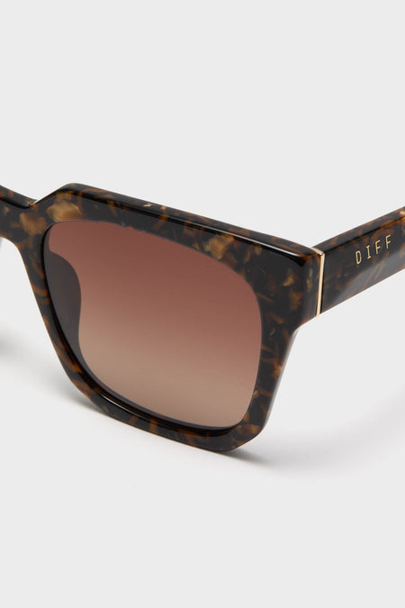 Glitter Tortoise Ariana Polarized Sunglasses feature a classic tortoiseshell pattern with brown-gradient lenses, effortlessly blending fun elegance and high-end style with geometric acetate frames.