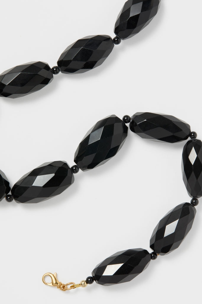 Onyx Wrenlee Necklace, a classic and high-end piece, features faceted black barrel beads with round spacers and a gold-tone lobster-claw clasp for an effortless, fun style.
