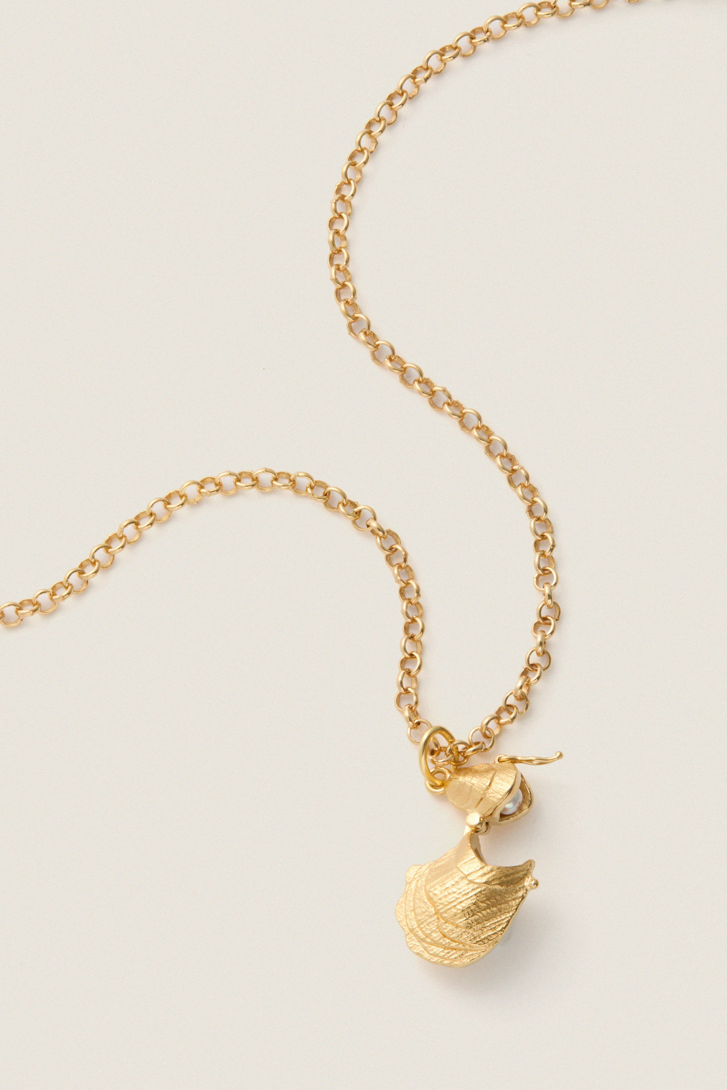 Gold Oyster Vesta Case 26" Necklace