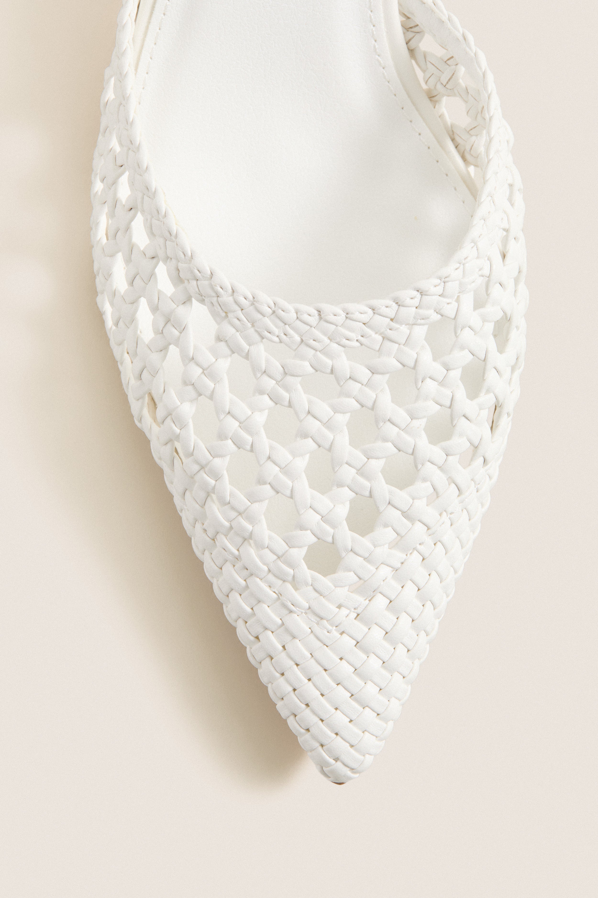 White Tia Heels: Classic woven mule with a pointed toe, featuring an effortless, high-end design. Ideal for fun summer events or polished everyday wear.