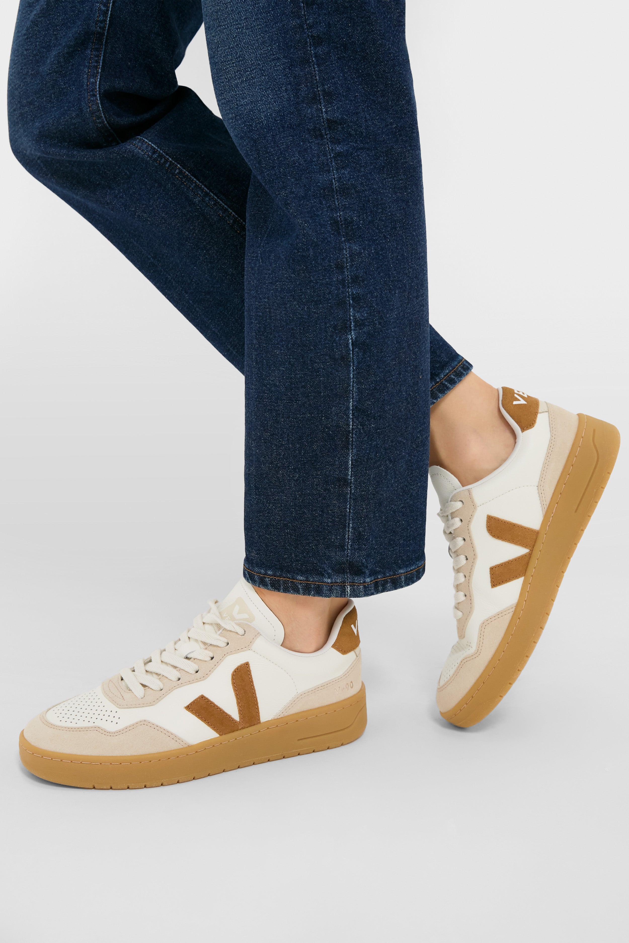 Pure Camel Almond Natural V-90 Sneakers White | VEJA