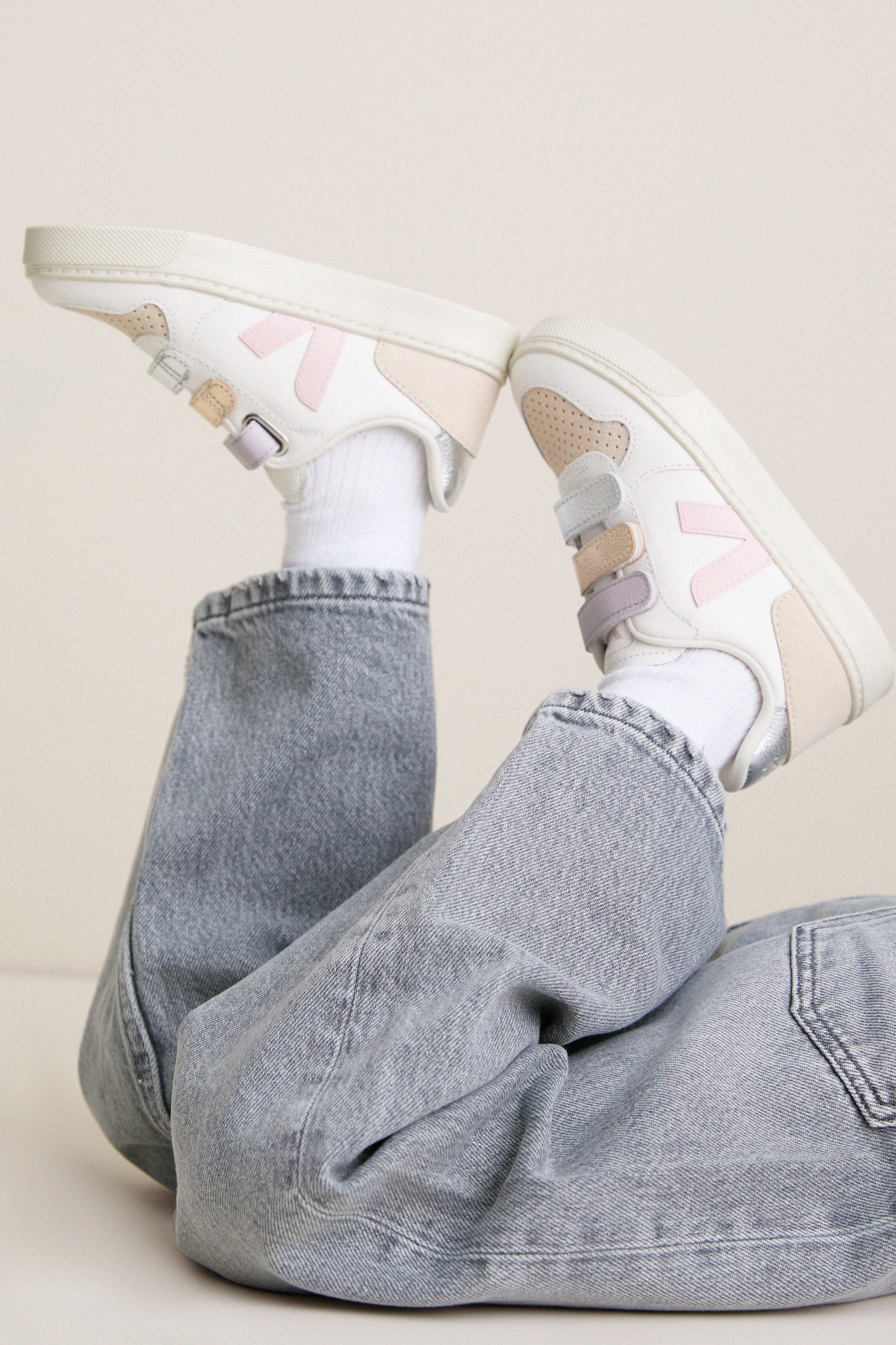 Kids White Petale Small V-10 Sneakers