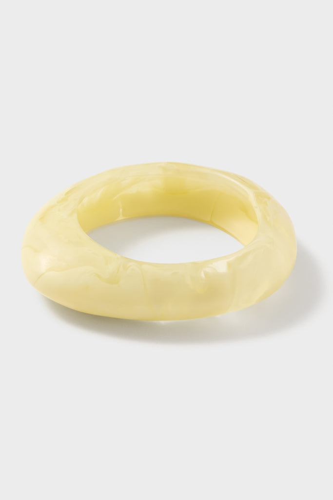 Lemon Rock Small Bangle: A classic, chunky bracelet in marbled pale yellow resin, offering an effortless, high-end look, perfect for fun, versatile styling.