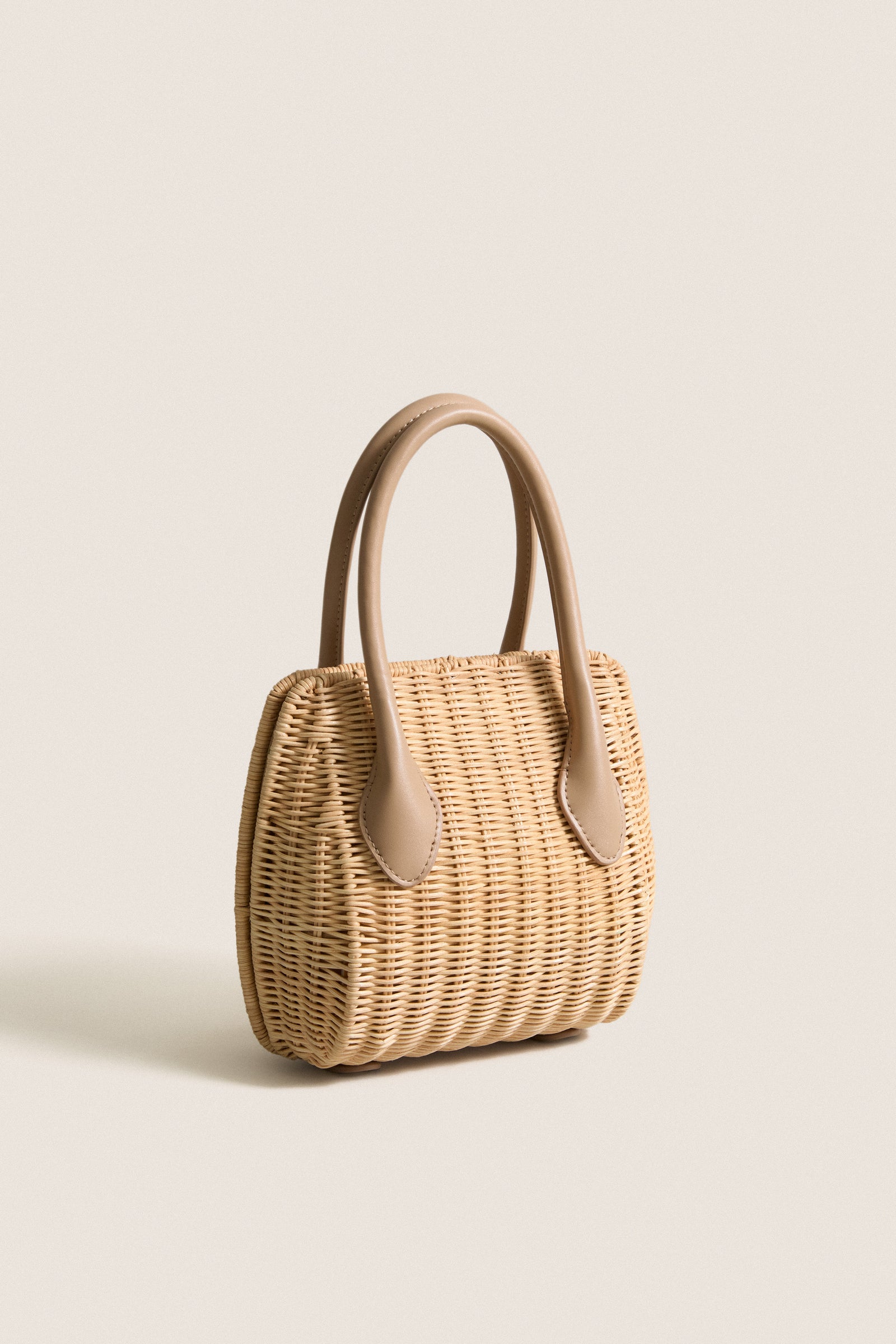 Natural Wicker Wave Top Handle Bag