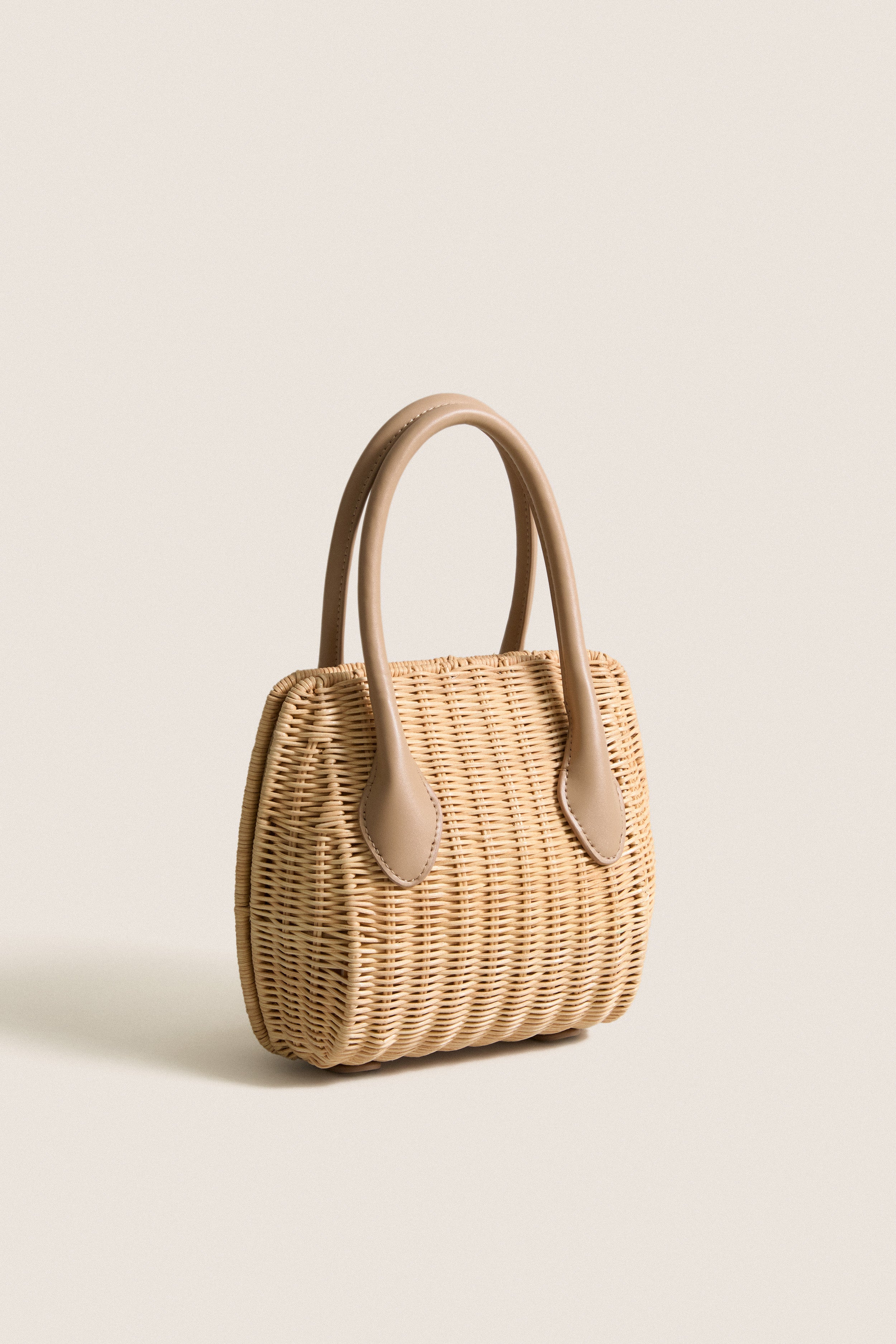 Natural Wicker Wave Top Handle Bag