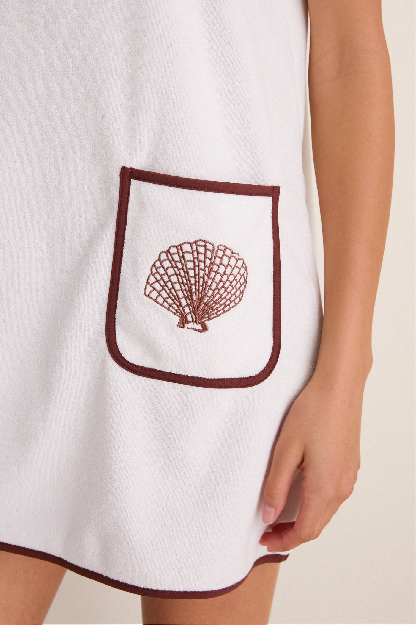 Tnuck Beach Blanc Shell Embroidered Terrycloth Dress Coverup Blanc / XS