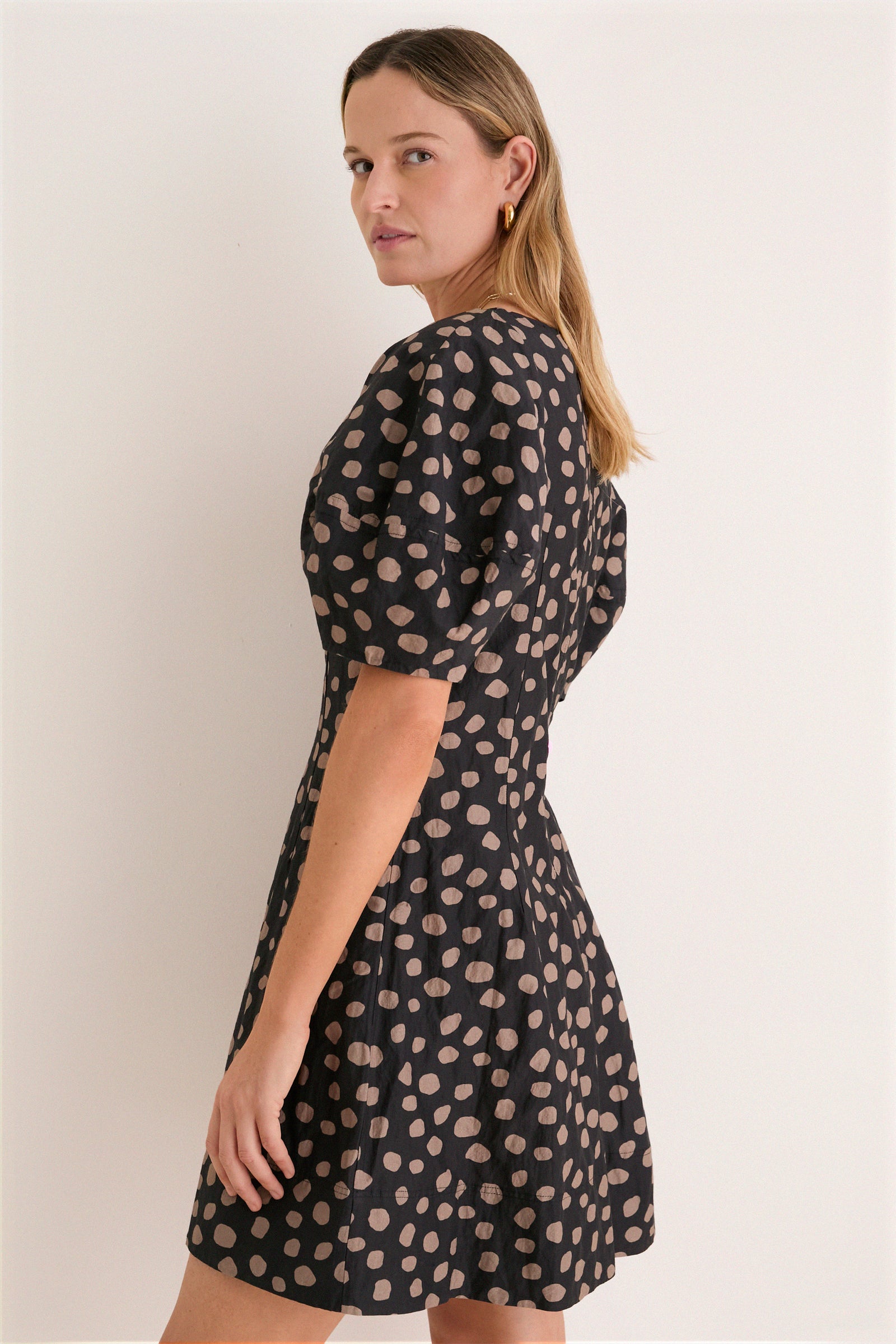 Yayoi Black and Camel Anni Scoop Mini
