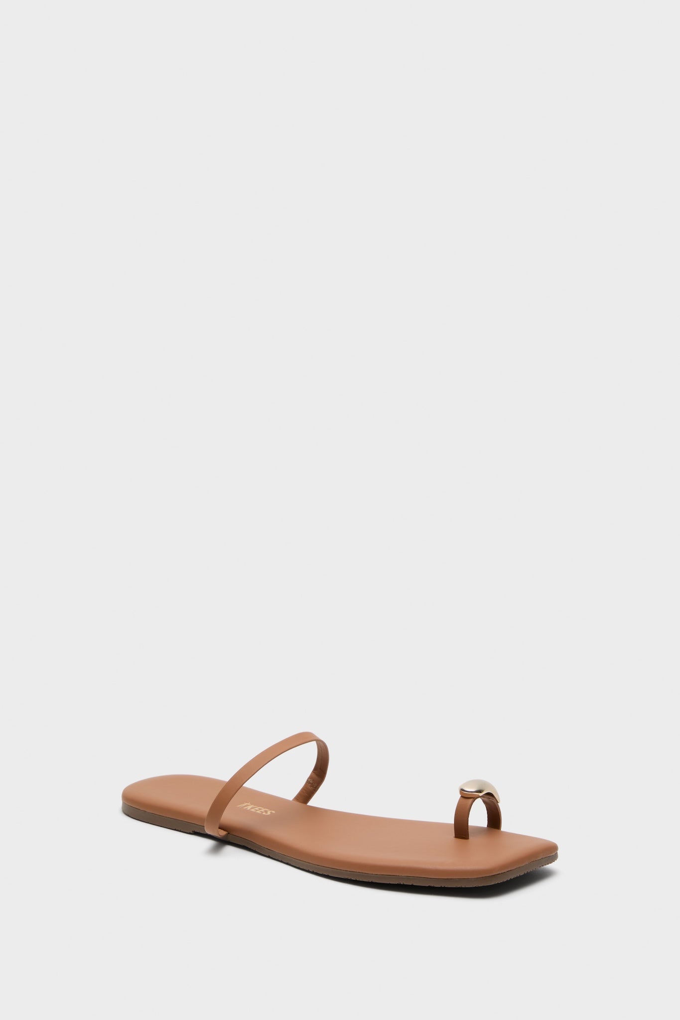 Effortless Au Naturale Colette Sandals: classic minimalist design with gold toe hardware, cushioned insole, and luxe leather. Perfect for a fun, high-end, everyday look.
