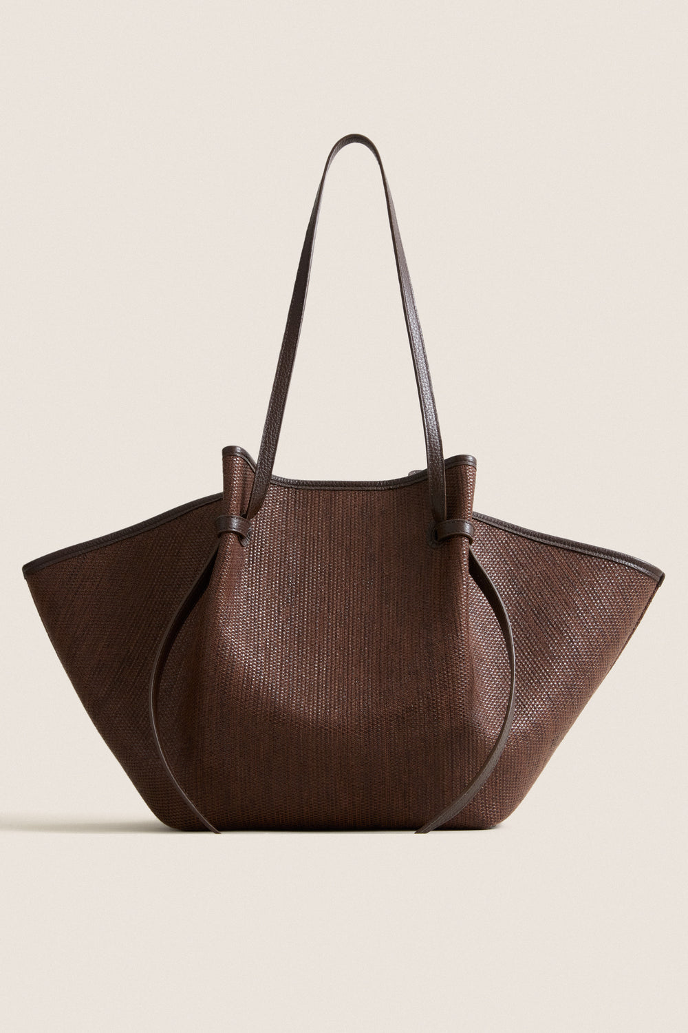 Fudge Large Woven Raffia Mochi Bag: a classic, high-end tote with effortless curves and knotted details, perfect for fun, everyday use.