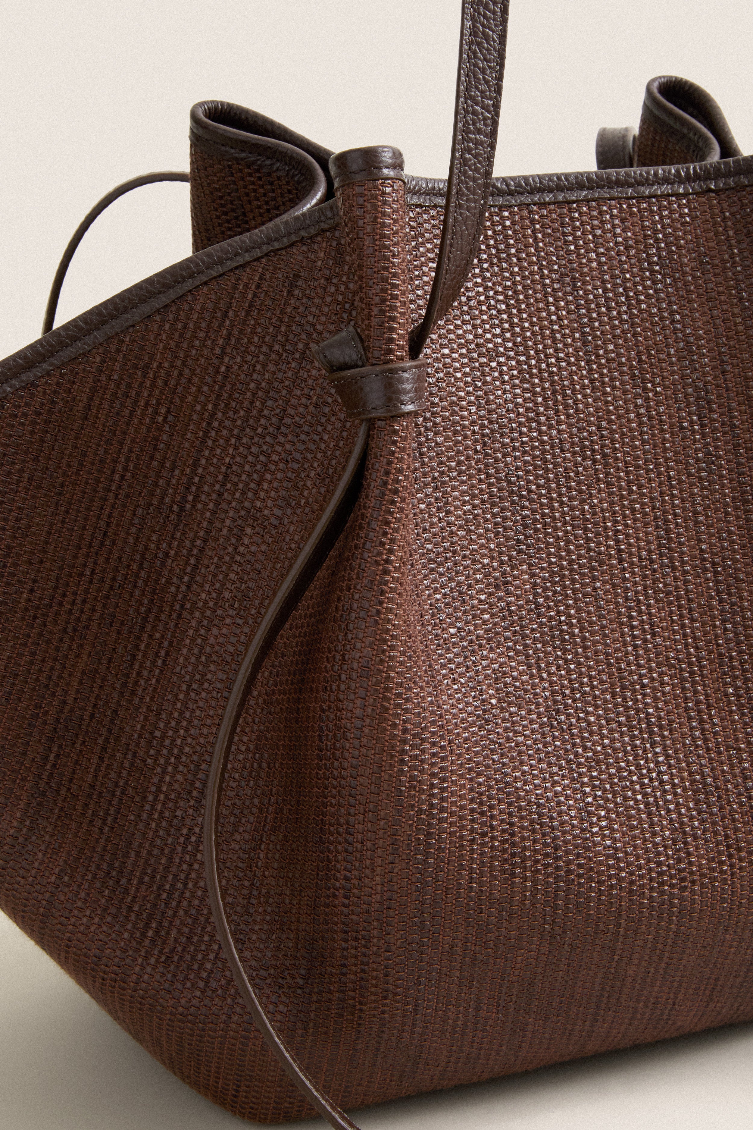 Fudge Large Woven Raffia Mochi Bag, a classic, high-end tote with basket-weave texture, leather trim, and adjustable handle, perfect for effortless, fun, everyday use.
