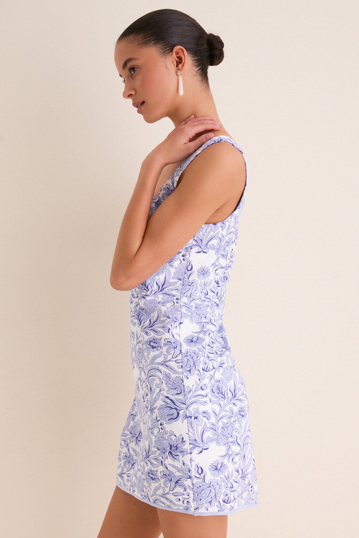 laura cocktail dresses DEEP V-NECK COCKTAIL DRESS WITH WIRE HEM SKIRT LAURA VIVIENNE