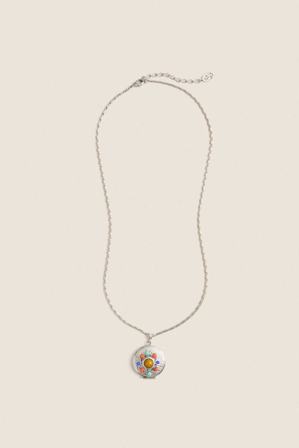 Silver Plated Chain Necklace with Round Locket Pendant