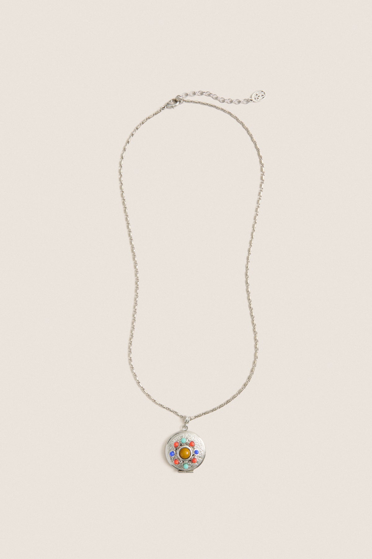 Silver Plated Chain Necklace with Round Locket Pendant