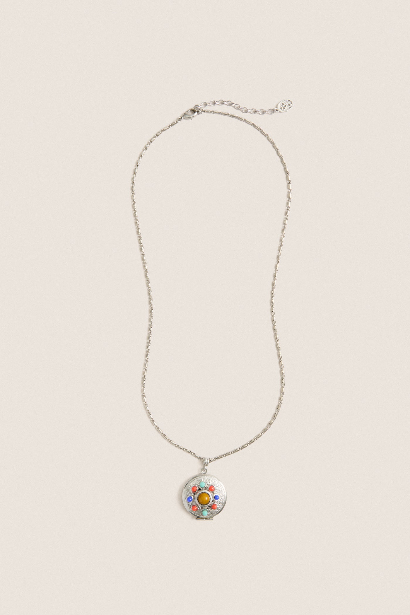 Silver Plated Chain Necklace with Round Locket Pendant