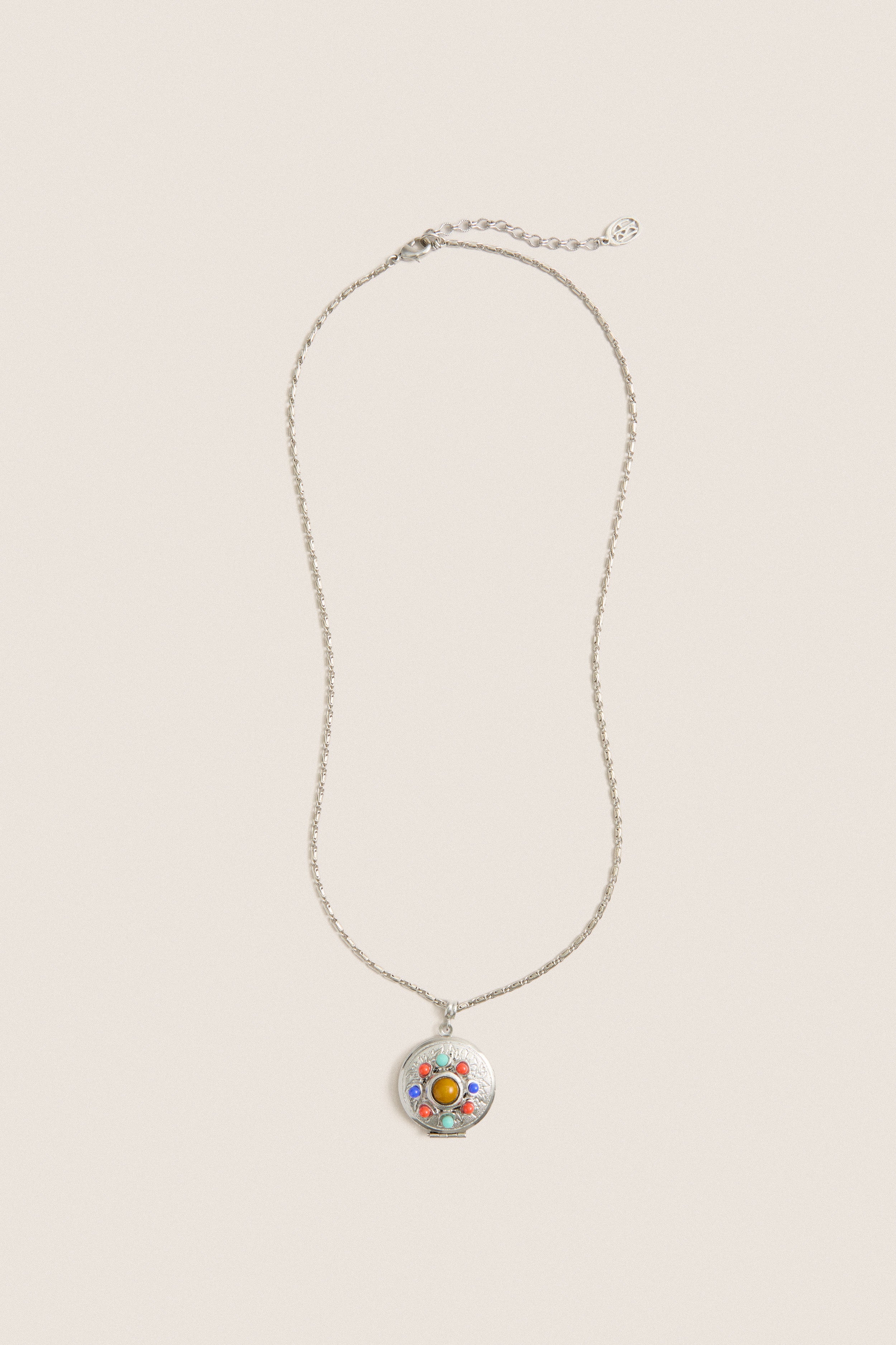 Silver Plated Chain Necklace with Round Locket Pendant