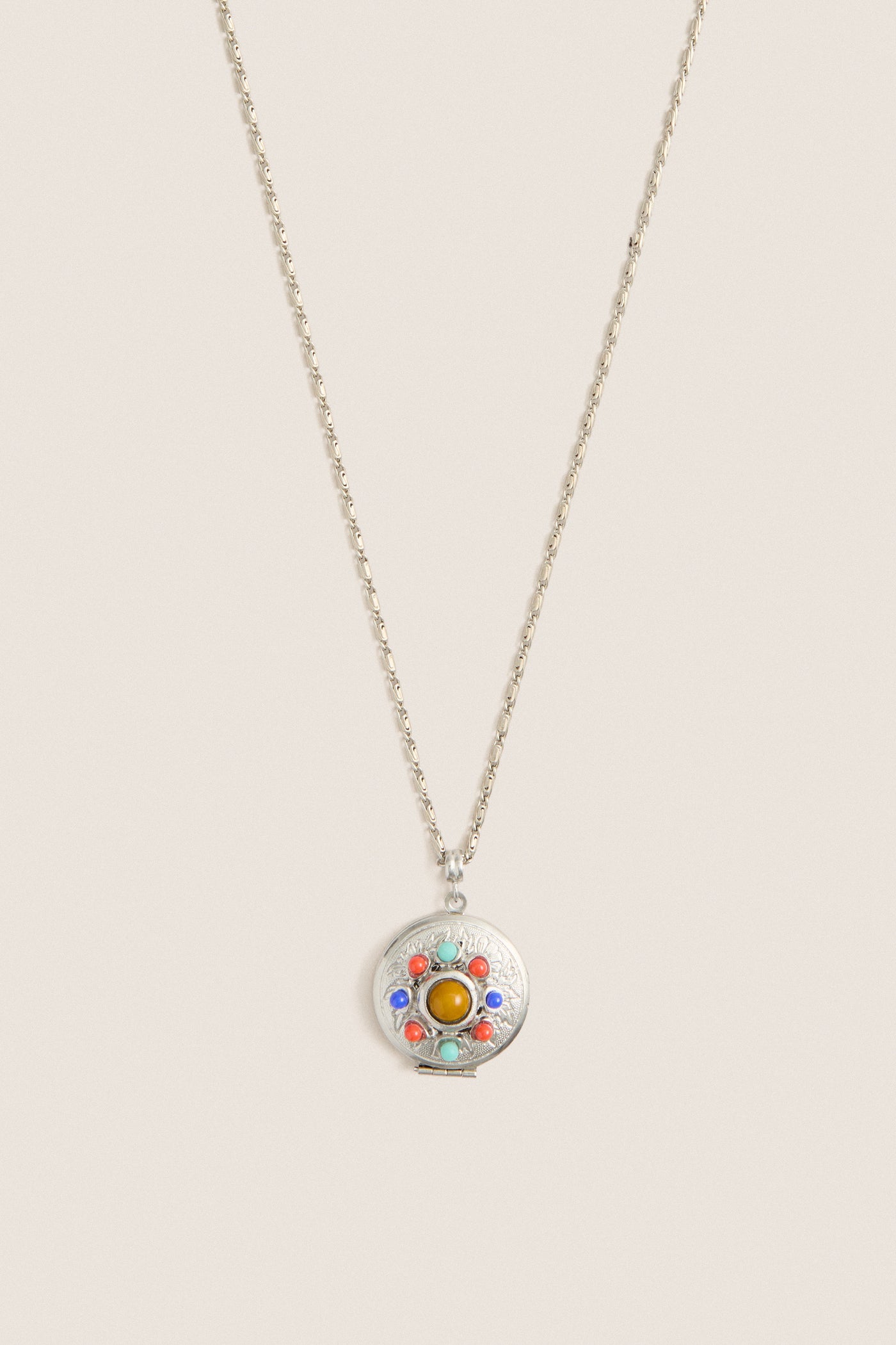 Silver Plated Chain Necklace with Round Locket Pendant