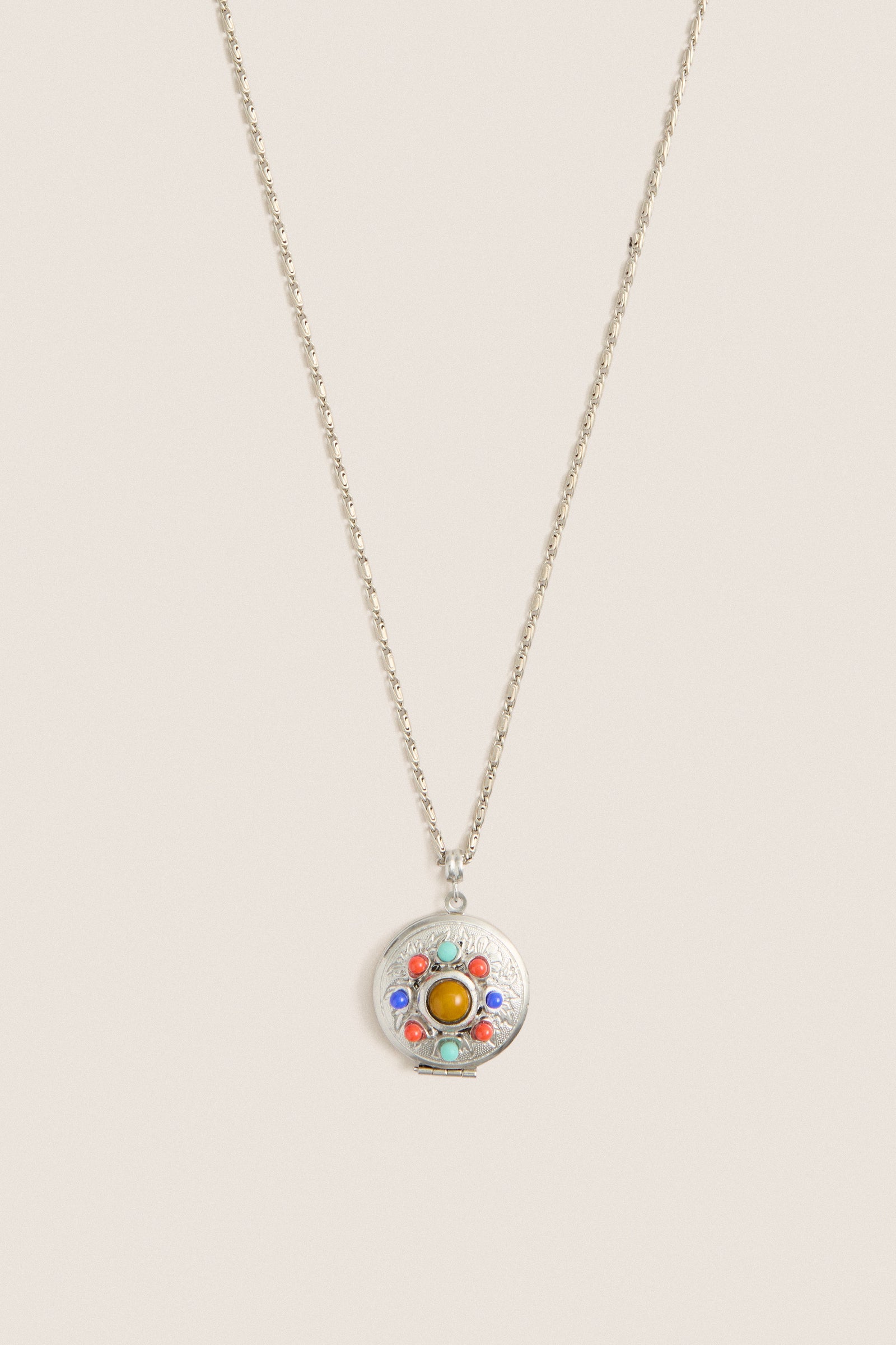 Silver Plated Chain Necklace with Round Locket Pendant