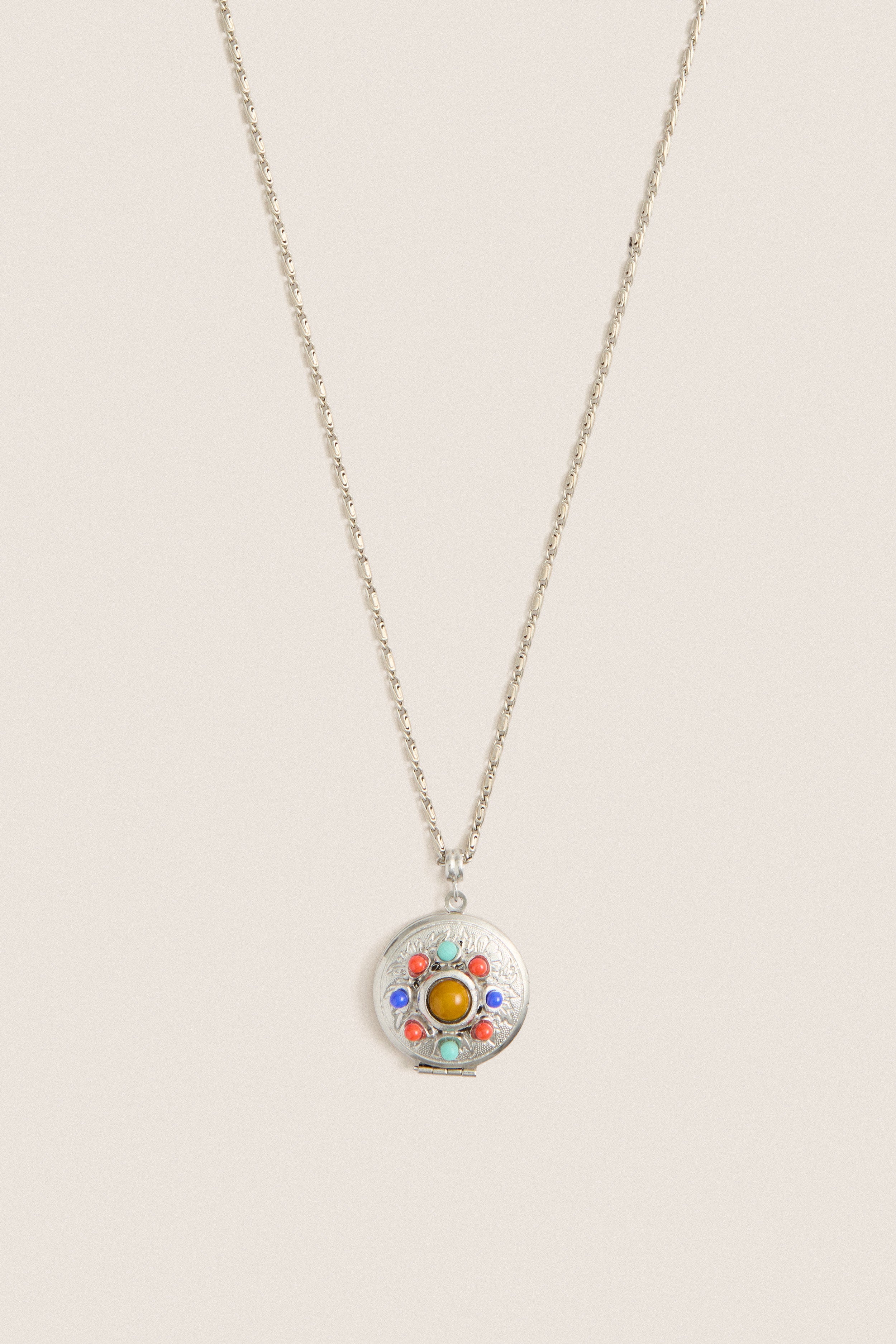Silver Plated Chain Necklace with Round Locket Pendant