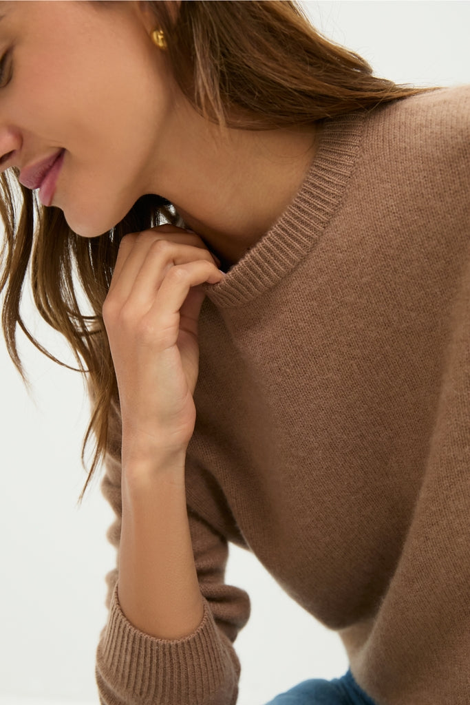 Mocha Cashmere Boyfriend Bodie Crewneck