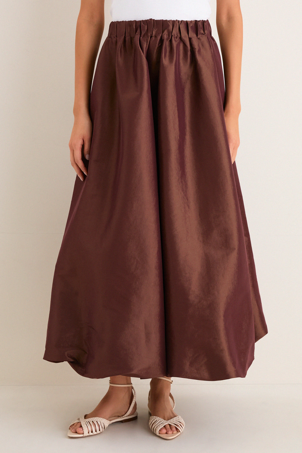Classic and effortless, the Chestnut Taffeta Cynthia Bubble Skirt features a fun, high-end bubble hem and elastic waistband, styled with woven sandals for a chic look.