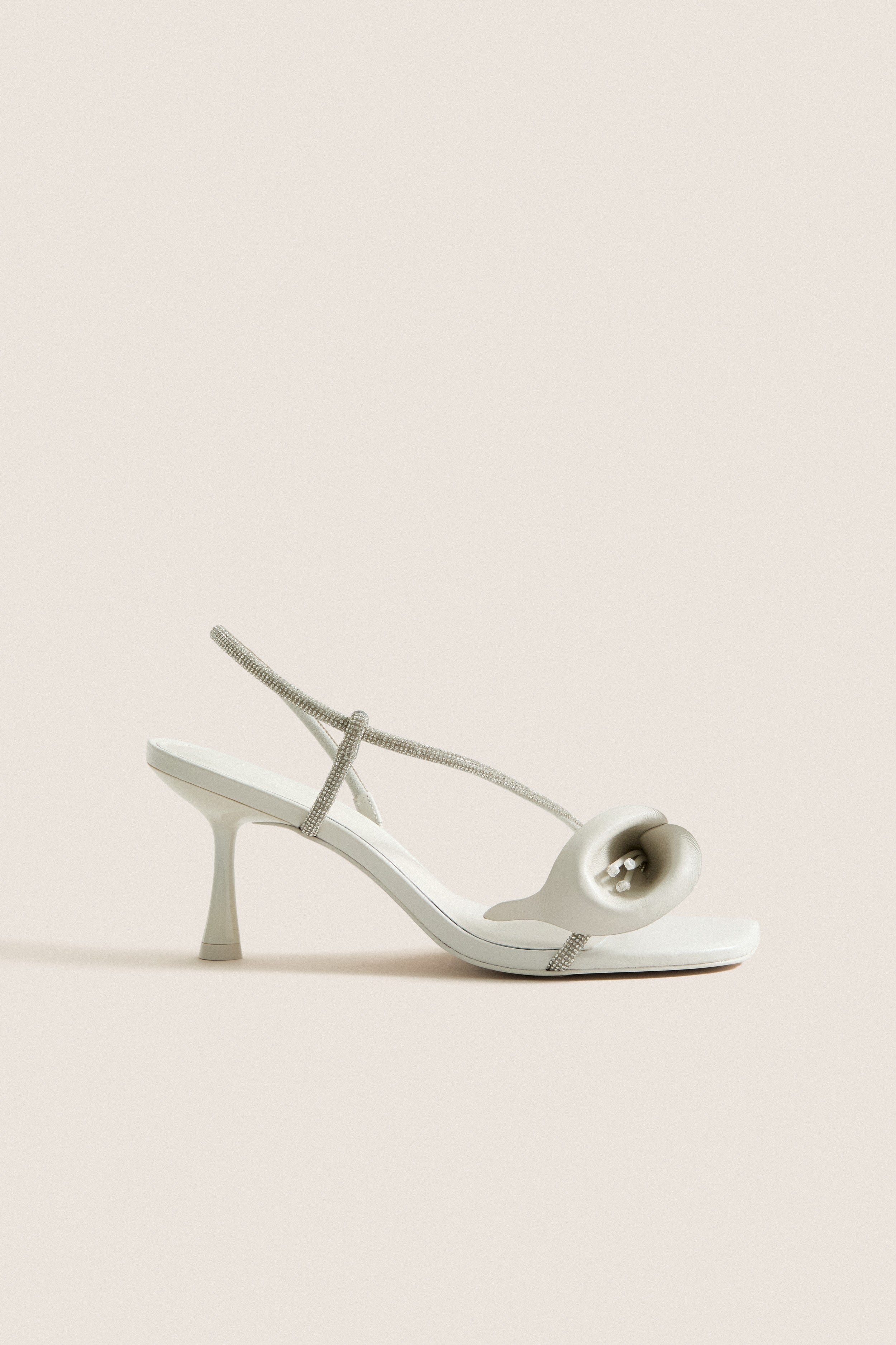 カイヤナイト19500 Antique White Rayna Mid Heel | Cult Gaia