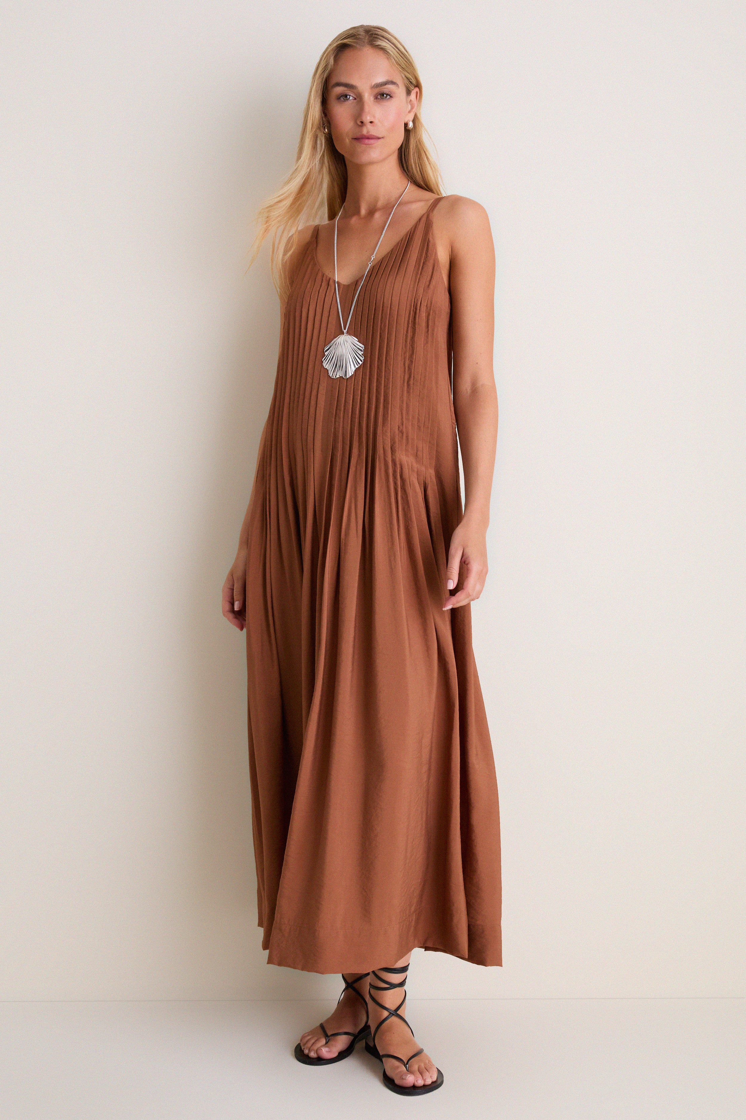 Moon River Chocolate V Neck Pleated Front Detail Maxi Dress Chocolate / S
