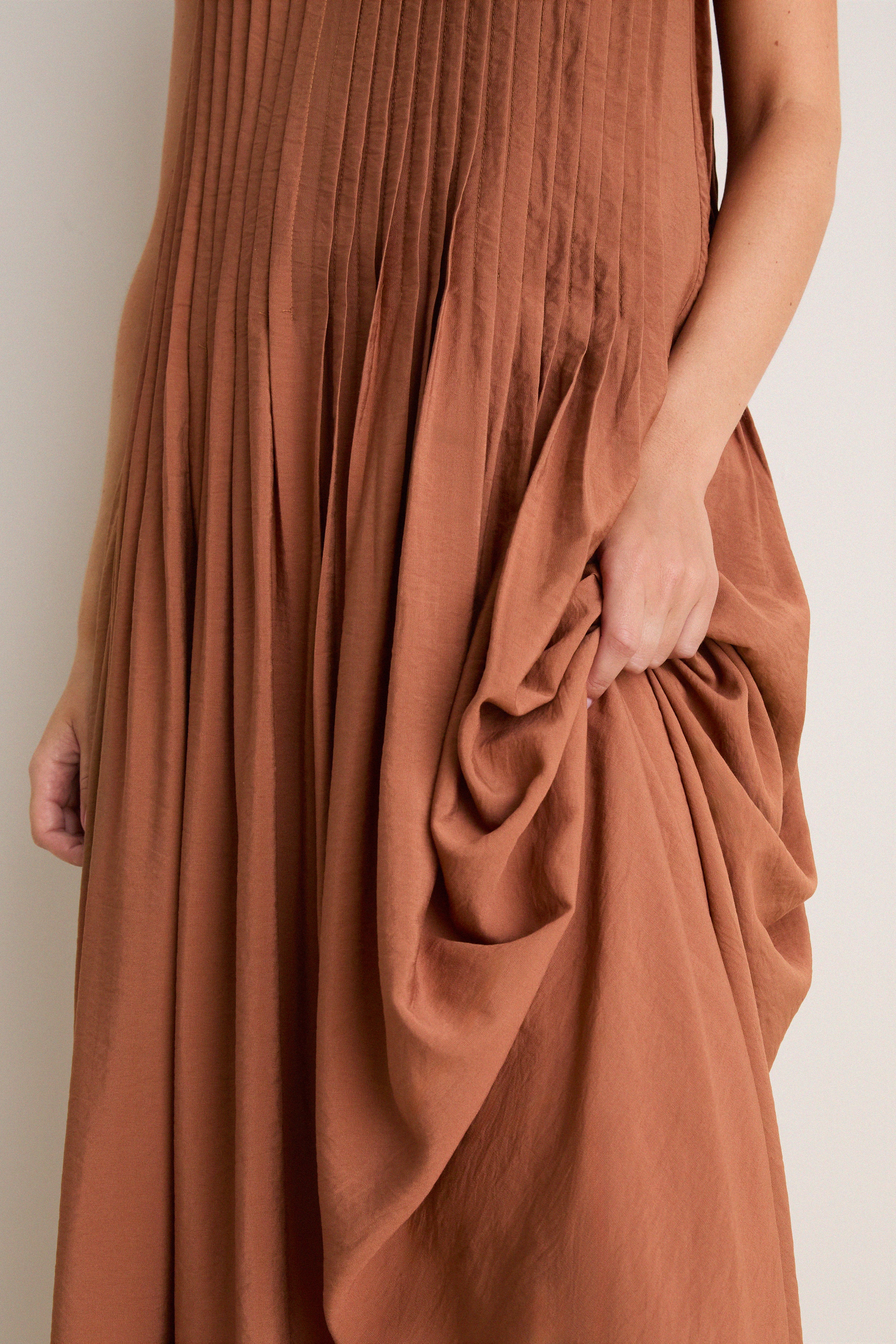 MOON RIVER Women's Pleated Maxi Sundress - Brown