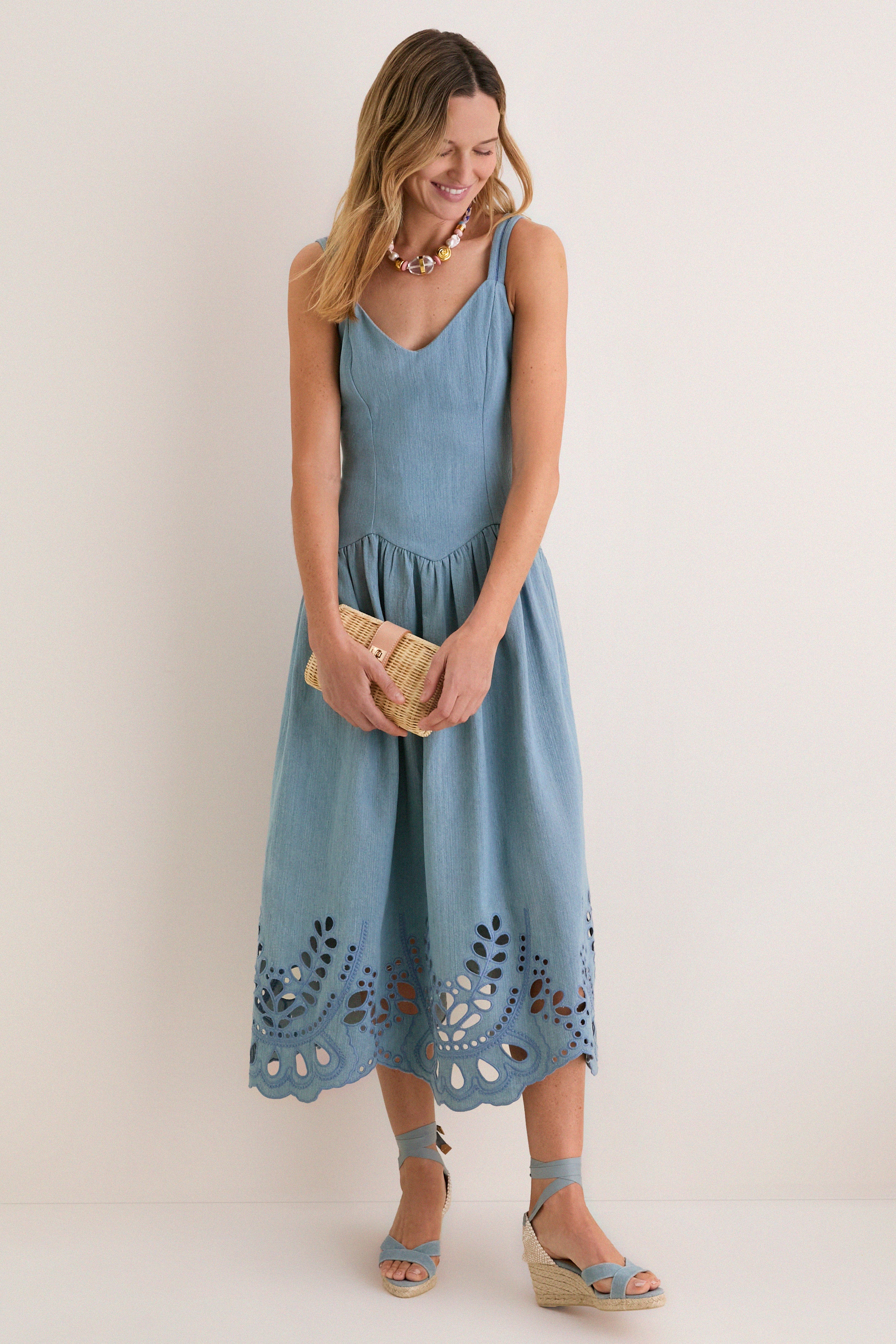 MOON RIVER Women's Eyelet Detail Sleeveless Midi Dress - Blue