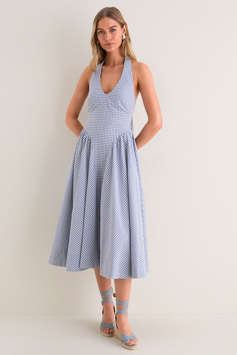 ASTR The Label Blue Gingham Meana Halter Midi Dress Blue Gingham / M ASTR The Label Blue Gingham Meana Halter Midi Dress Blue Gingham / M