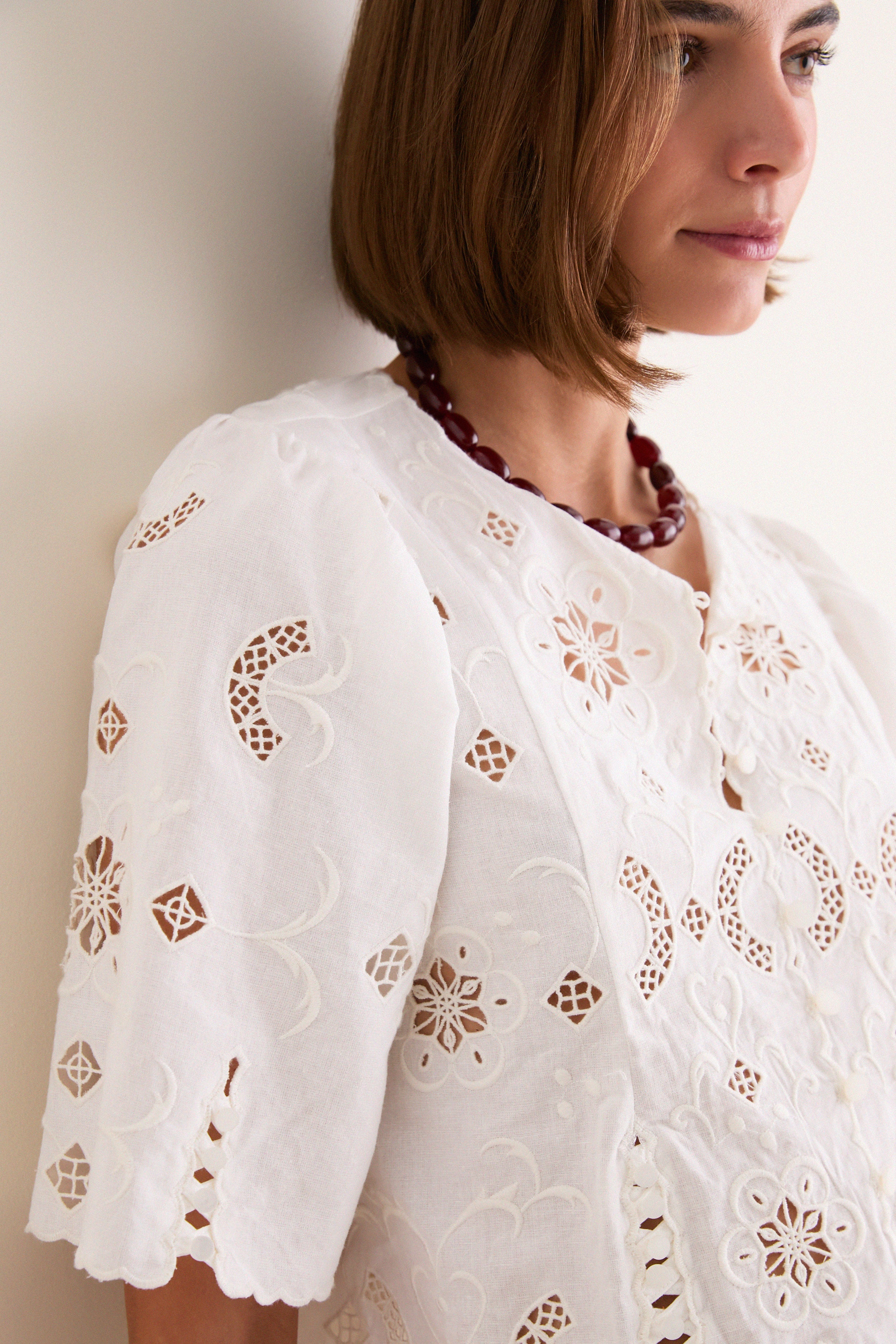 White Gardener Embroidery Short Sleeve Top