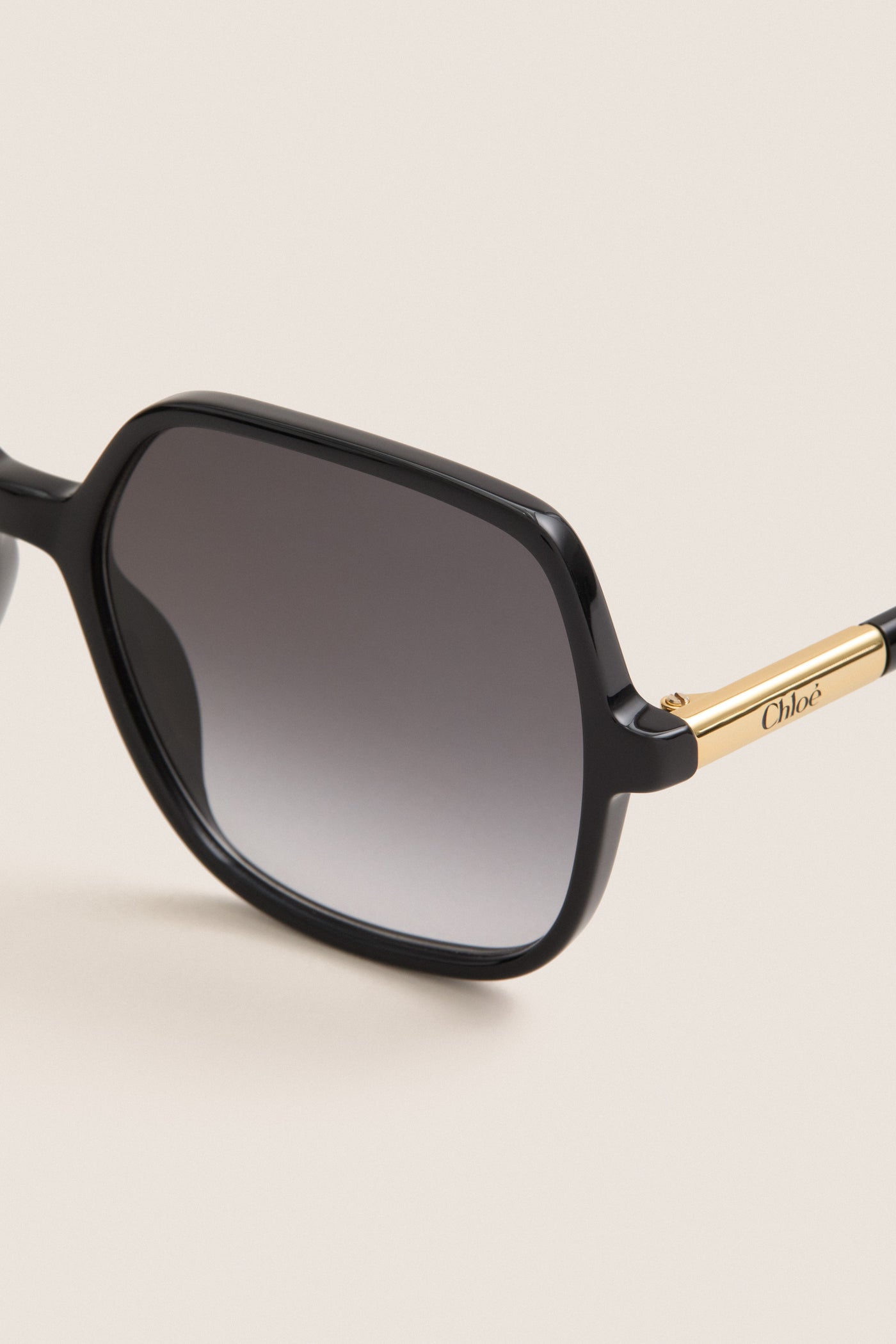 Shiny Black Judy Sunglasses with chunky acetate frames, gradient lenses, and gold-tone temples featuring the Chloé logo, exude a classic, effortless, and high-end style.