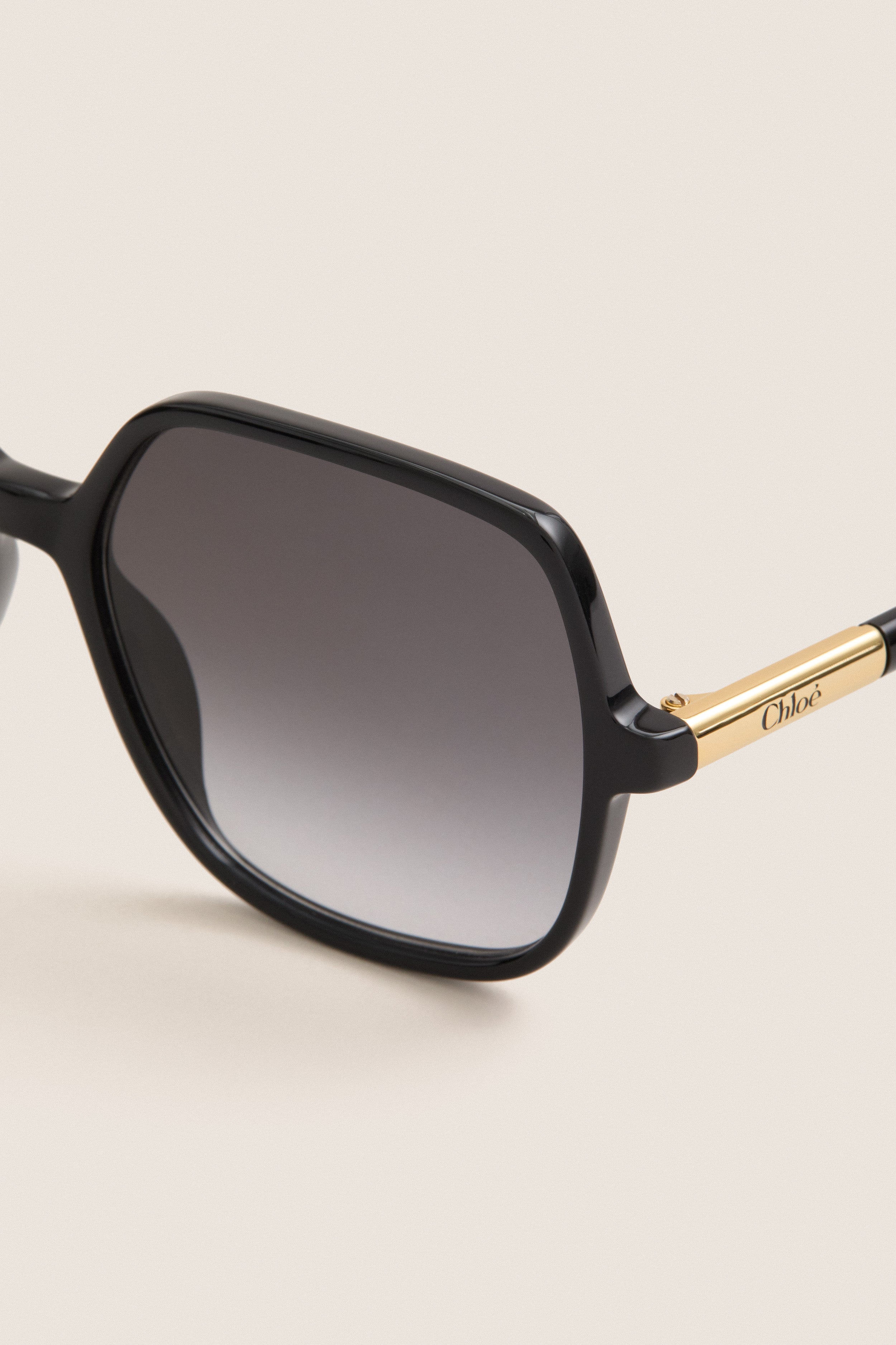 Shiny Black Judy Sunglasses with chunky acetate frames, gradient lenses, and gold-tone temples featuring the Chloé logo, exude a classic, effortless, and high-end style.