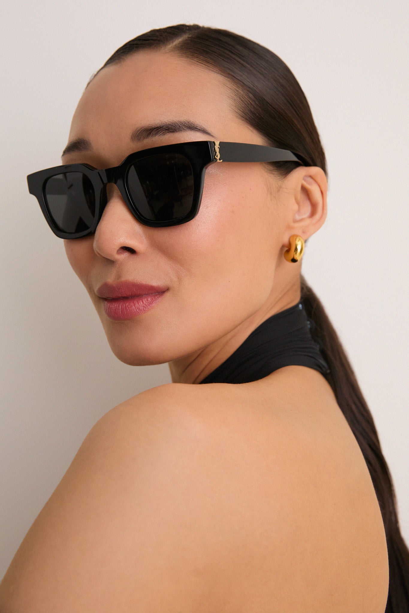 Shiny Solid Black Monogram Hinge M Sunglasses