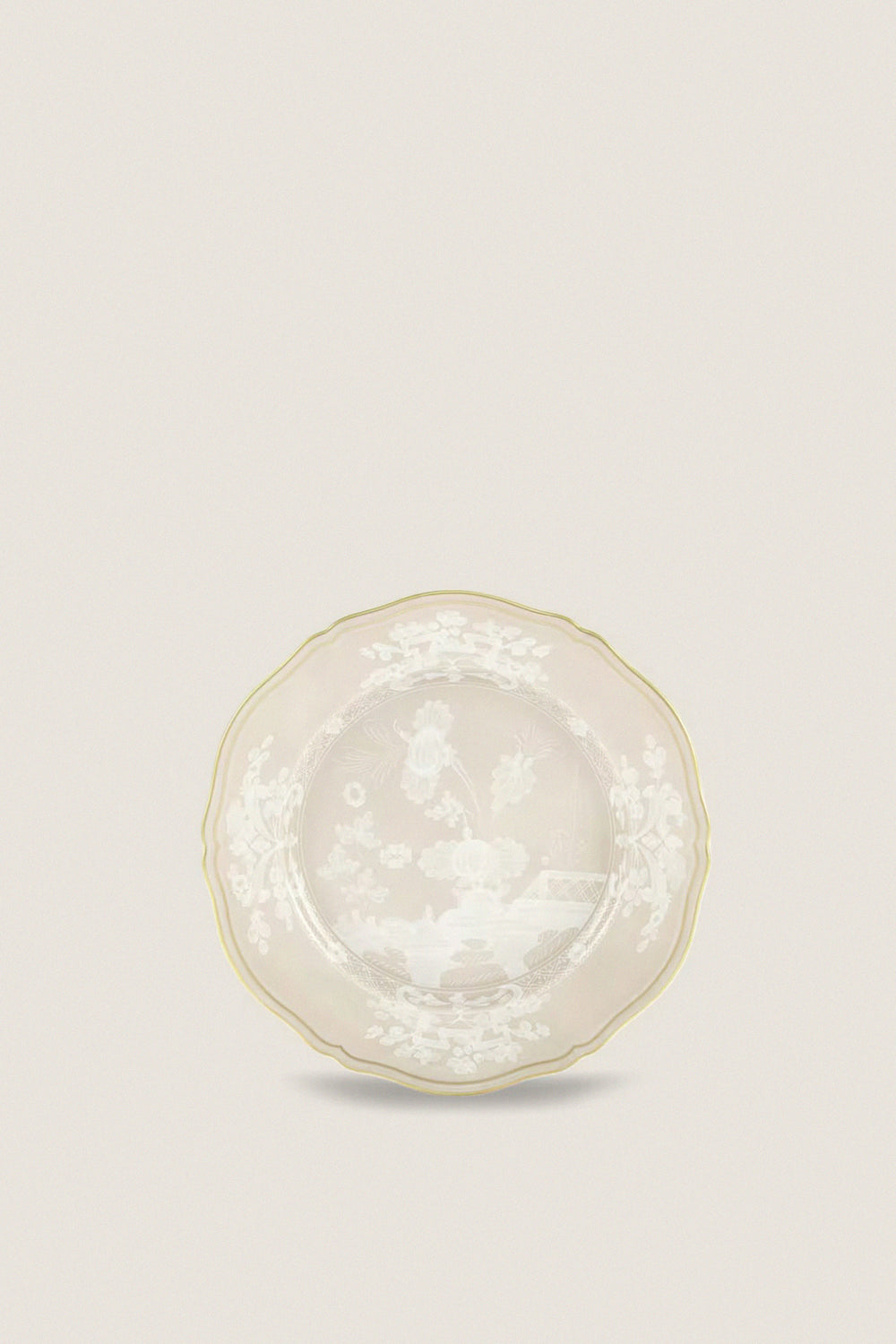 Oriente Italiano Meringa Dinner Plate: A classic, high-end porcelain dish with gold-trimmed scalloped edges, featuring effortless white floral motifs for fun, elegant dining experiences.