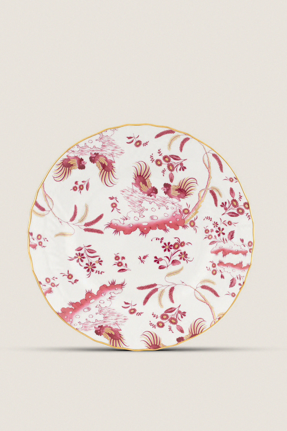 Oro Di Doccia Magenta Salad Plate showcases a classic, effortless chinoiserie motif with roosters and blossoms, gold-trimmed edge, embodying high-end Italian craftsmanship and fun elegance.
