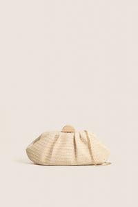 Natural Dorothea Clutch: A classic, high-end accessory with a woven texture, wooden half-moon clasp, and gold-tone chain, perfect for effortless and fun style.