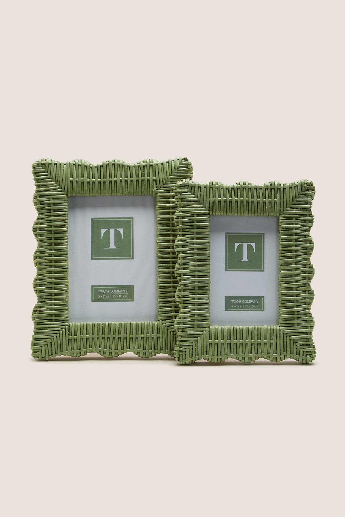4x6 Green Wicker Weave Photo Frame, classic and effortless, features scalloped edges and can stand vertically or horizontally, adding high-end fun to your decor.