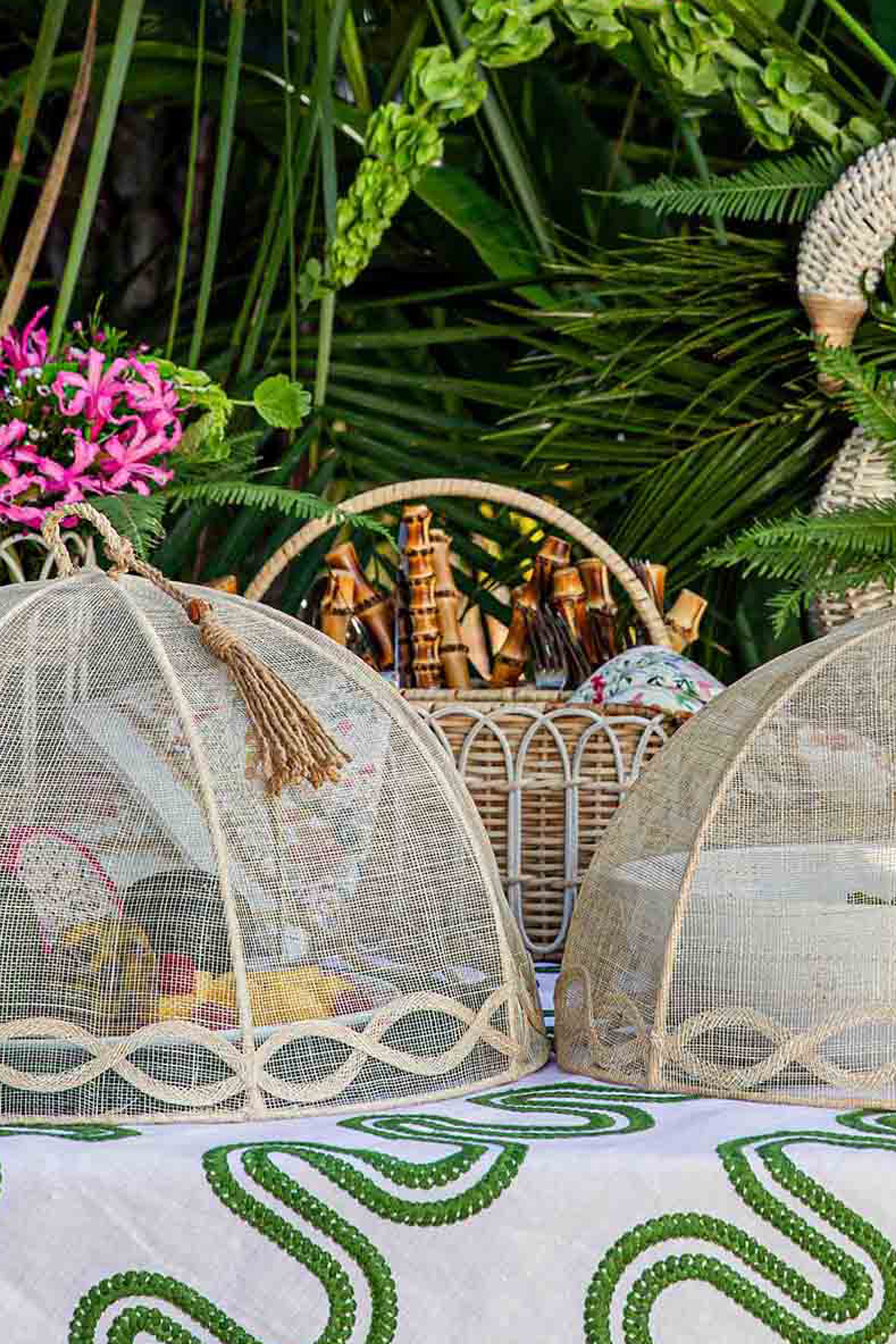 Tuileries Garden Mesh Round Food Cover Set